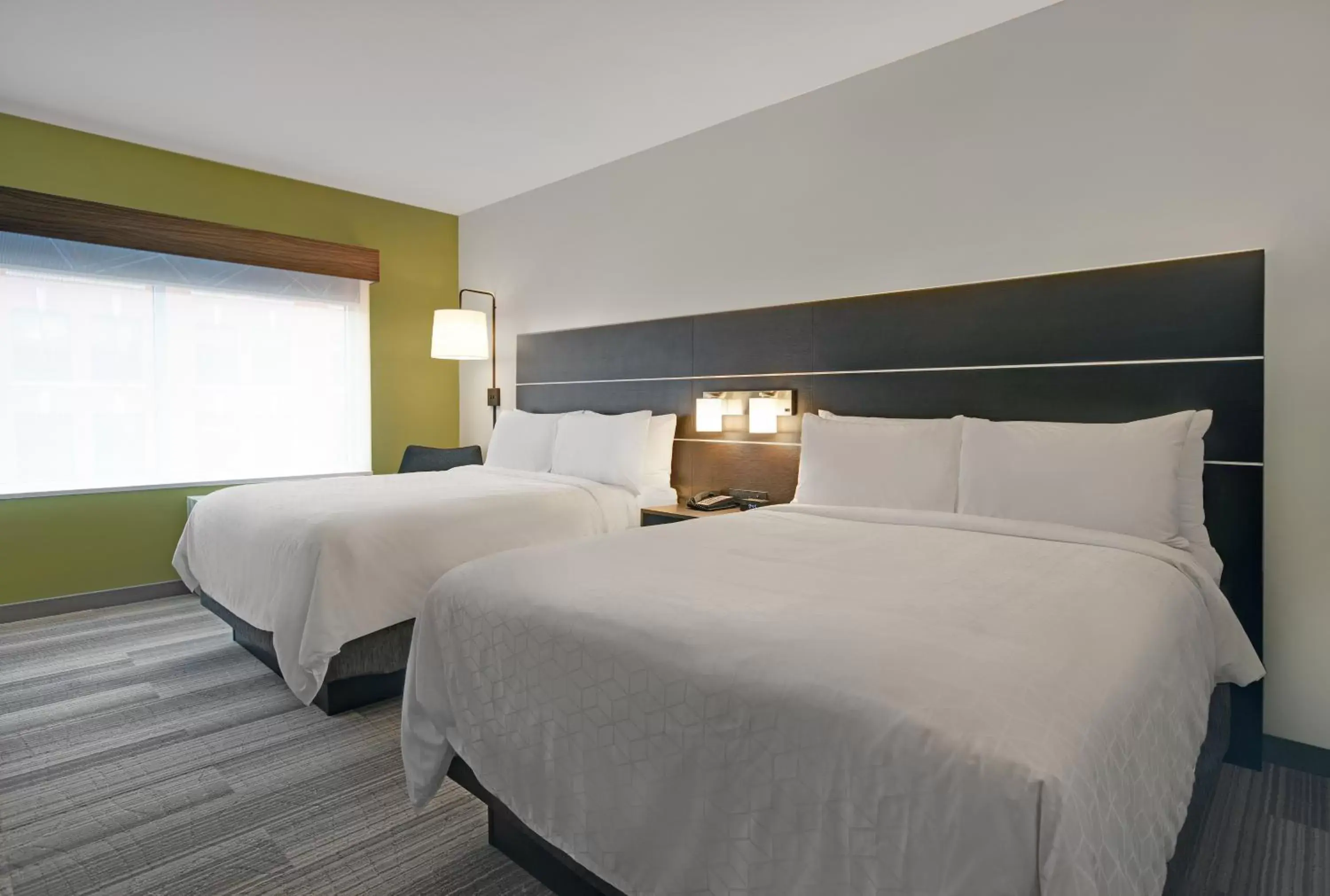 Photo of the whole room, Bed in Holiday Inn Express - Milwaukee Downtown, an IHG Hotel