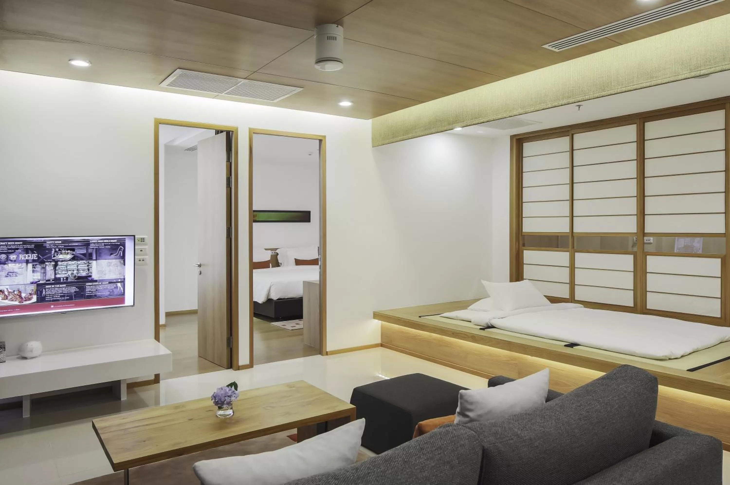 Living room, Bed in Eastin Tan Hotel Chiang Mai