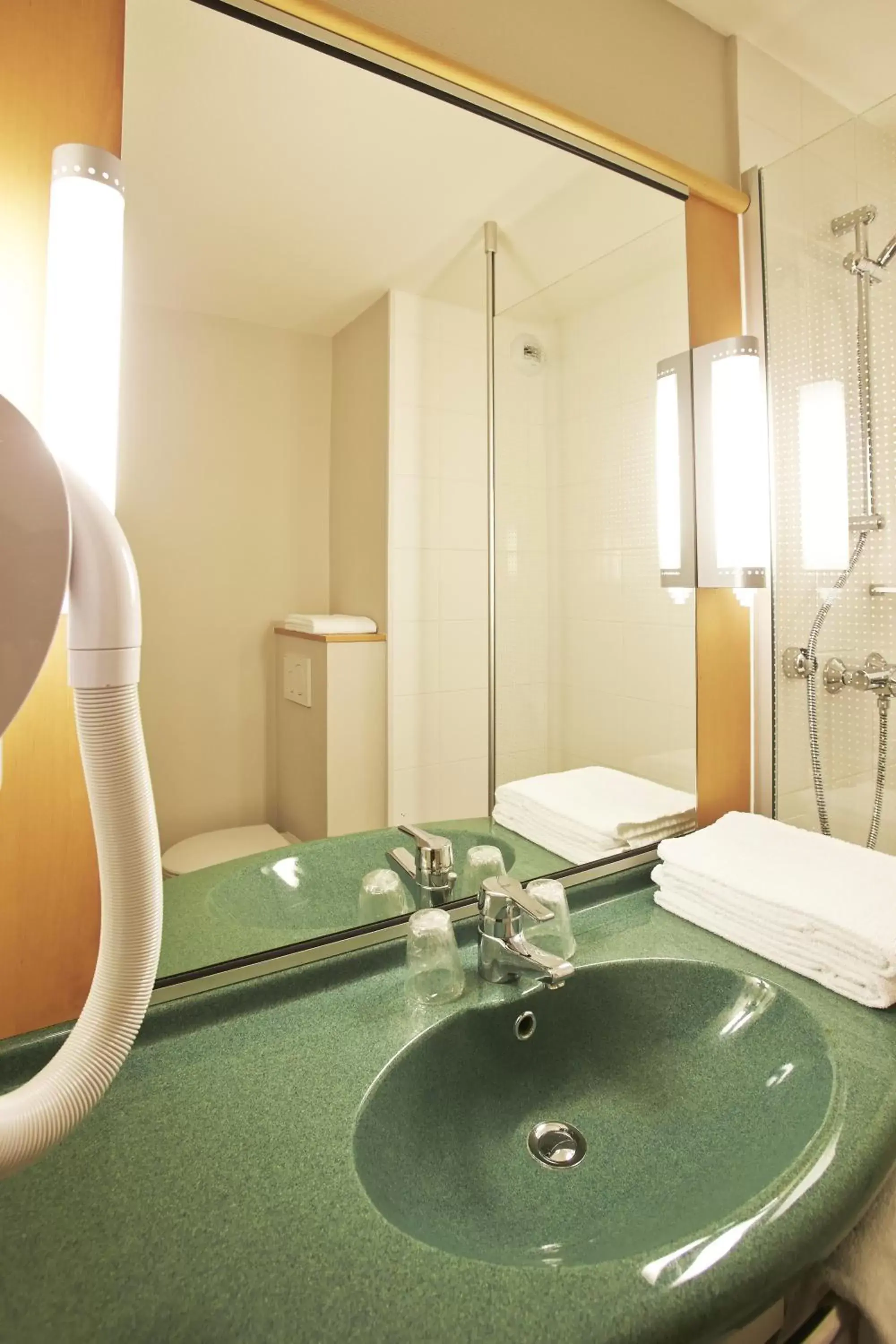 Shower, Bathroom in Ibis Auray