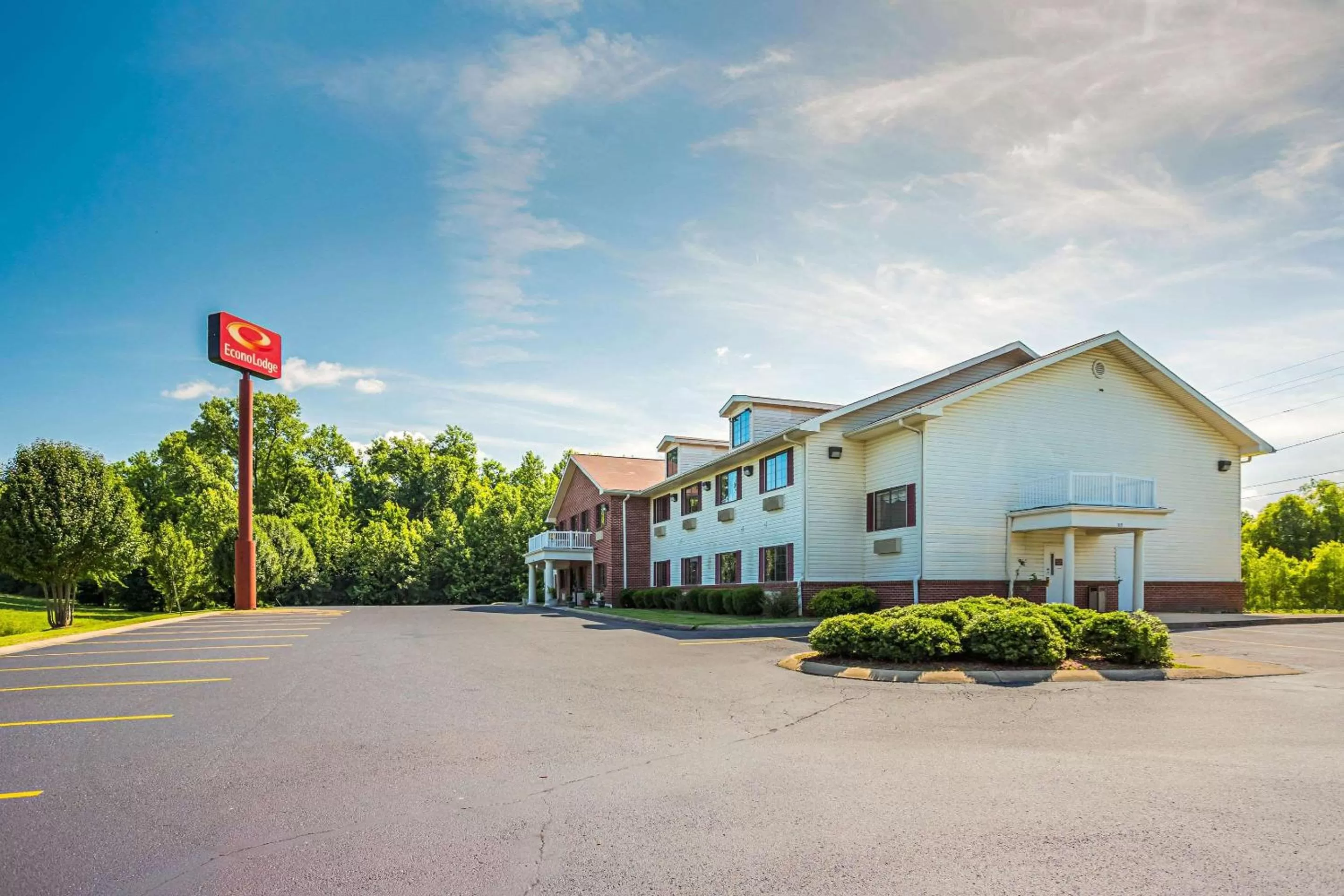 Property building in Econo Lodge Inn & Suites
