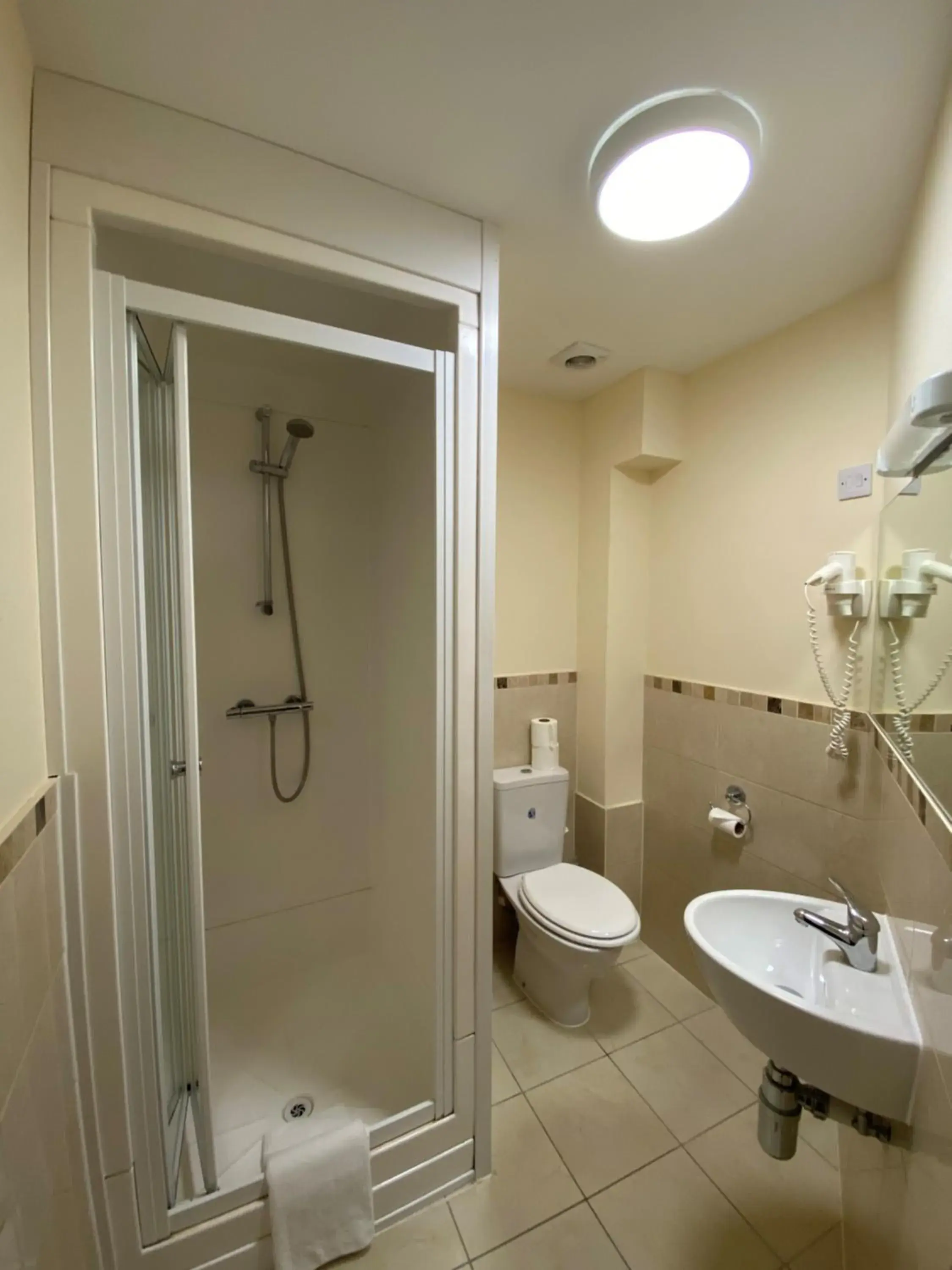 Bathroom in Wendover Arms Hotel