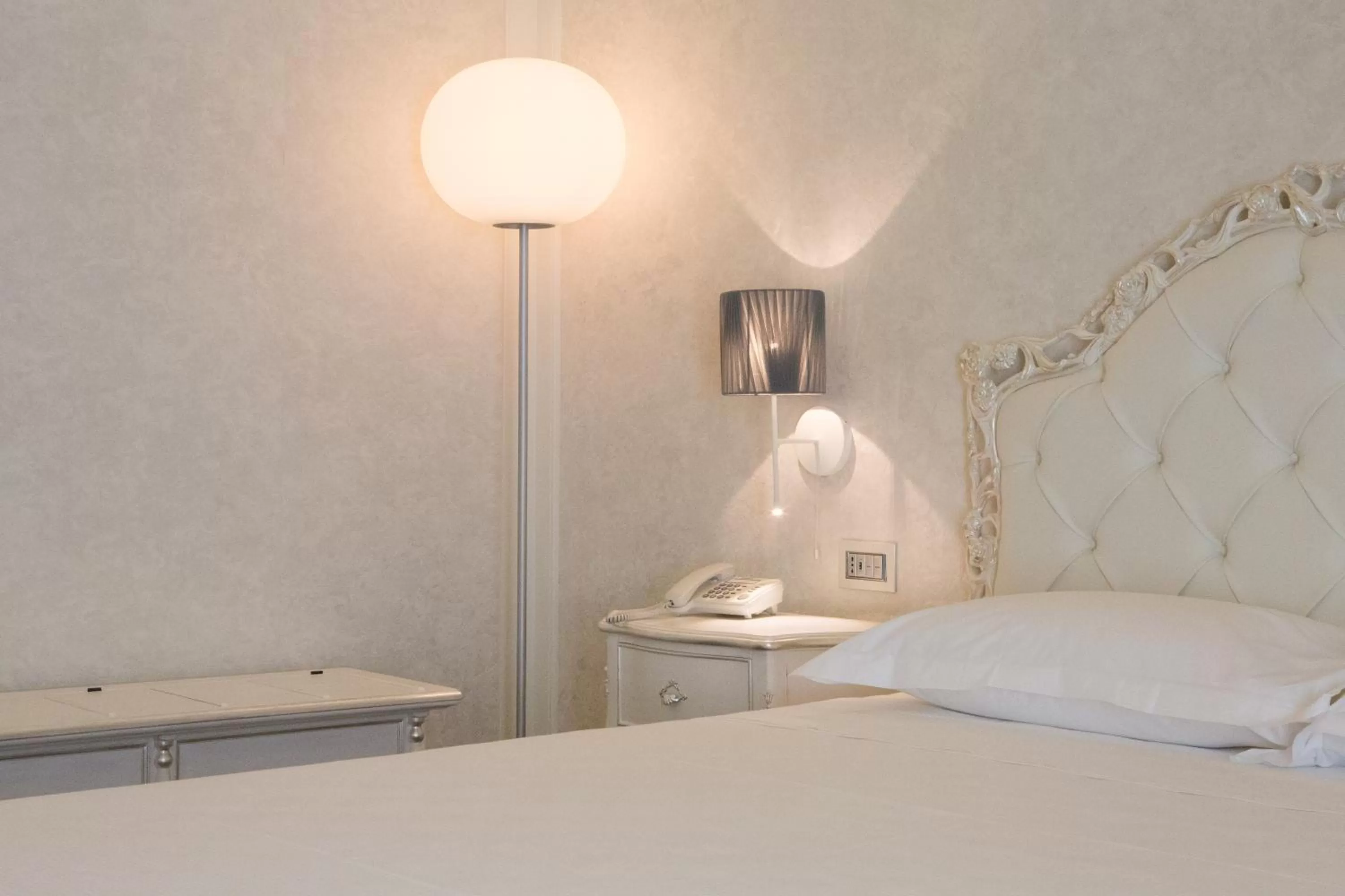 Decorative detail, Bed in Palazzo Favacchio - Patanè