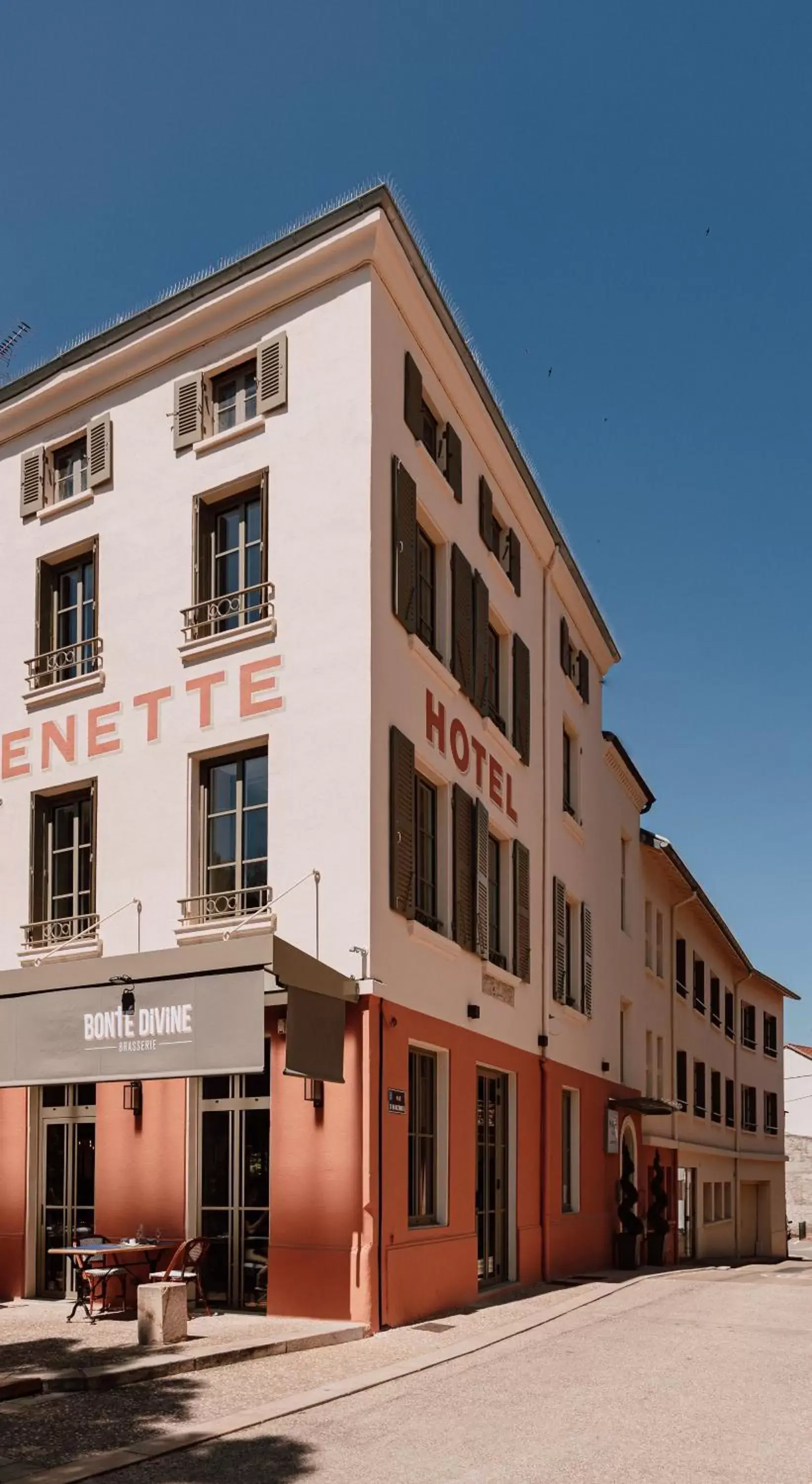 Property Building in Mage hôtels - Hôtel la grenette - Brasserie Bonté Divine