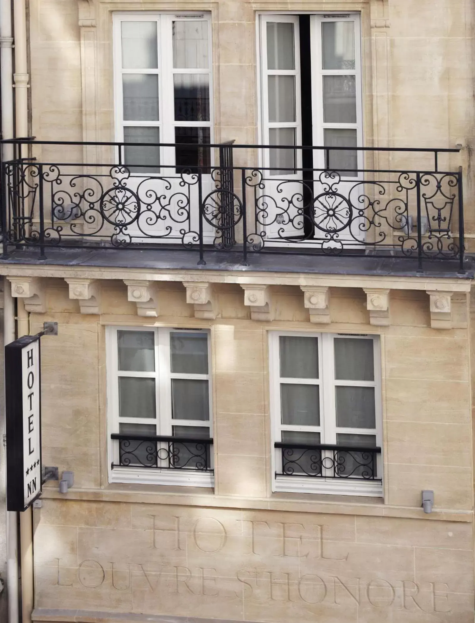 Facade/entrance, Property Building in Hotel Louvre Saint-Honoré