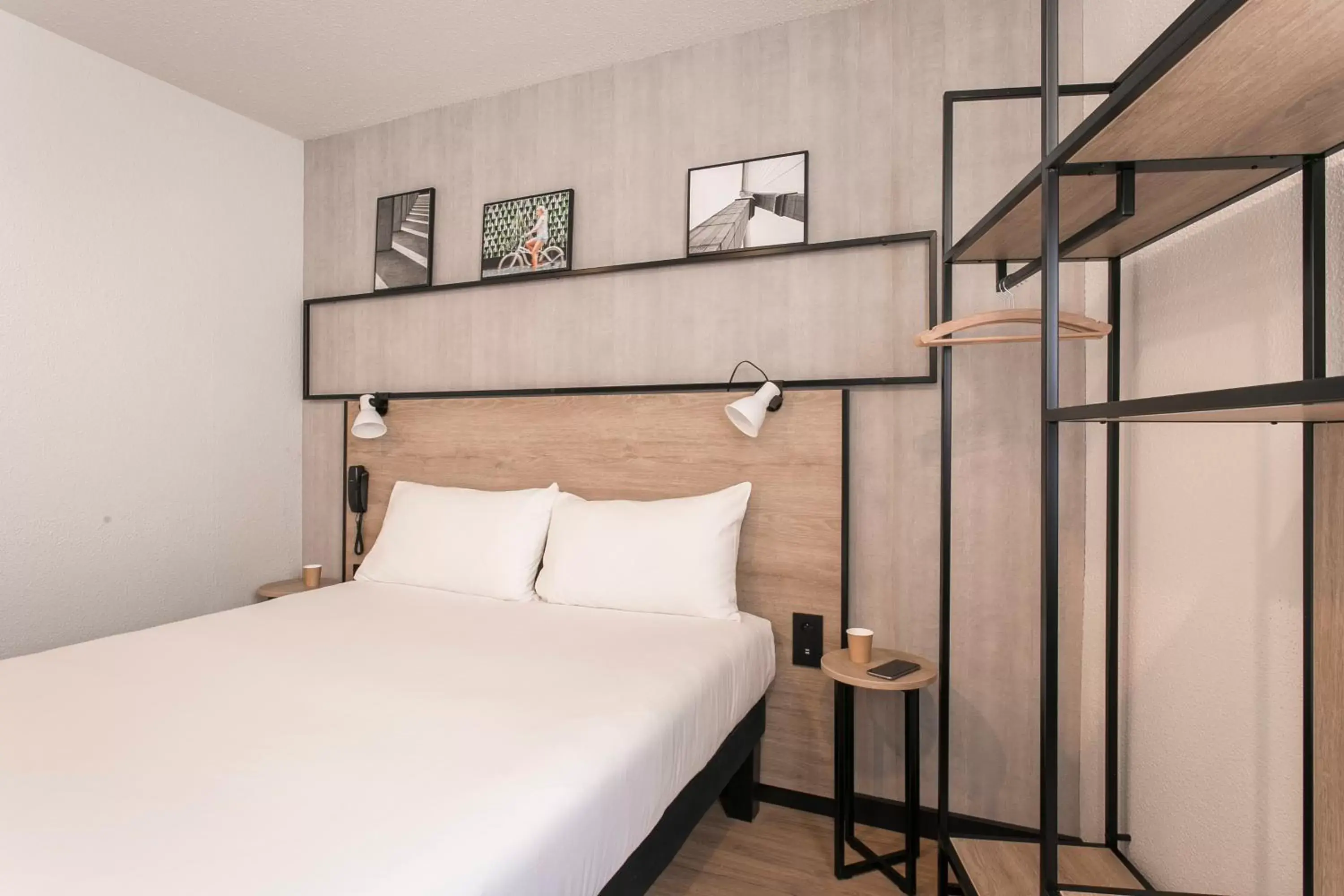 Bedroom, Bed in ibis Avignon Sud