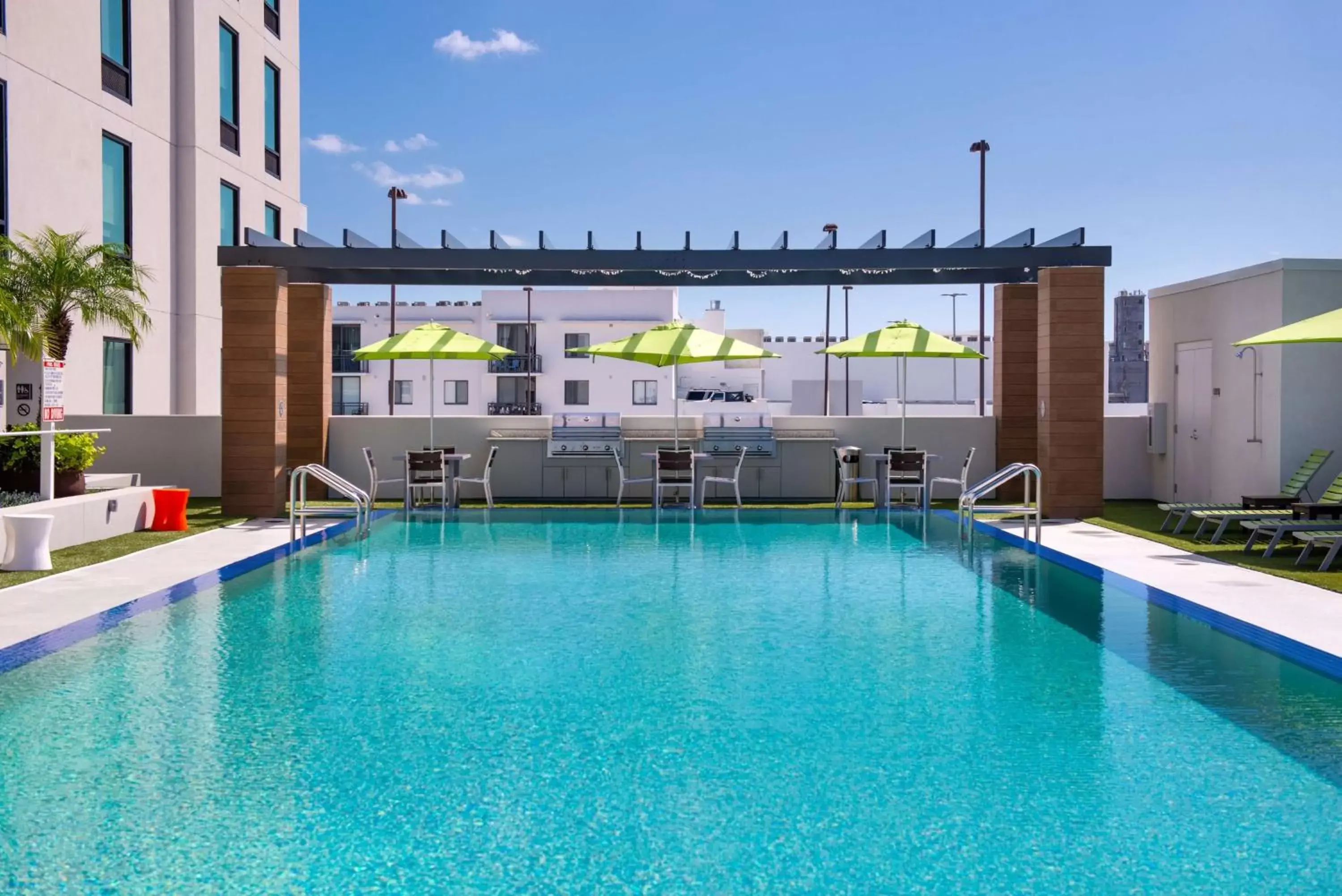 Pool view, Swimming Pool in Hampton Inn Tampa Downtown Channel District