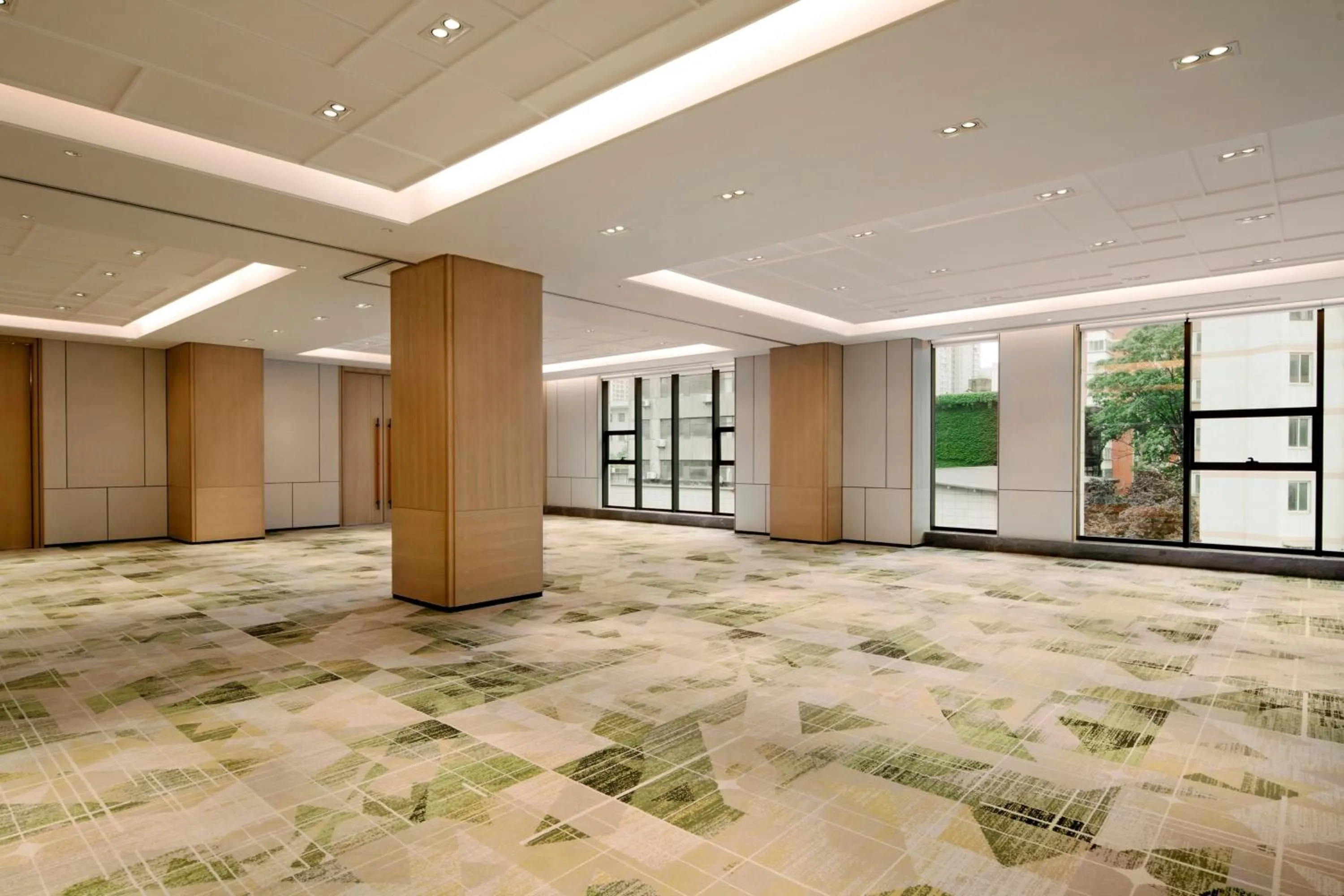 Meeting/conference room in Delta Hotels by Marriott Xi'an
