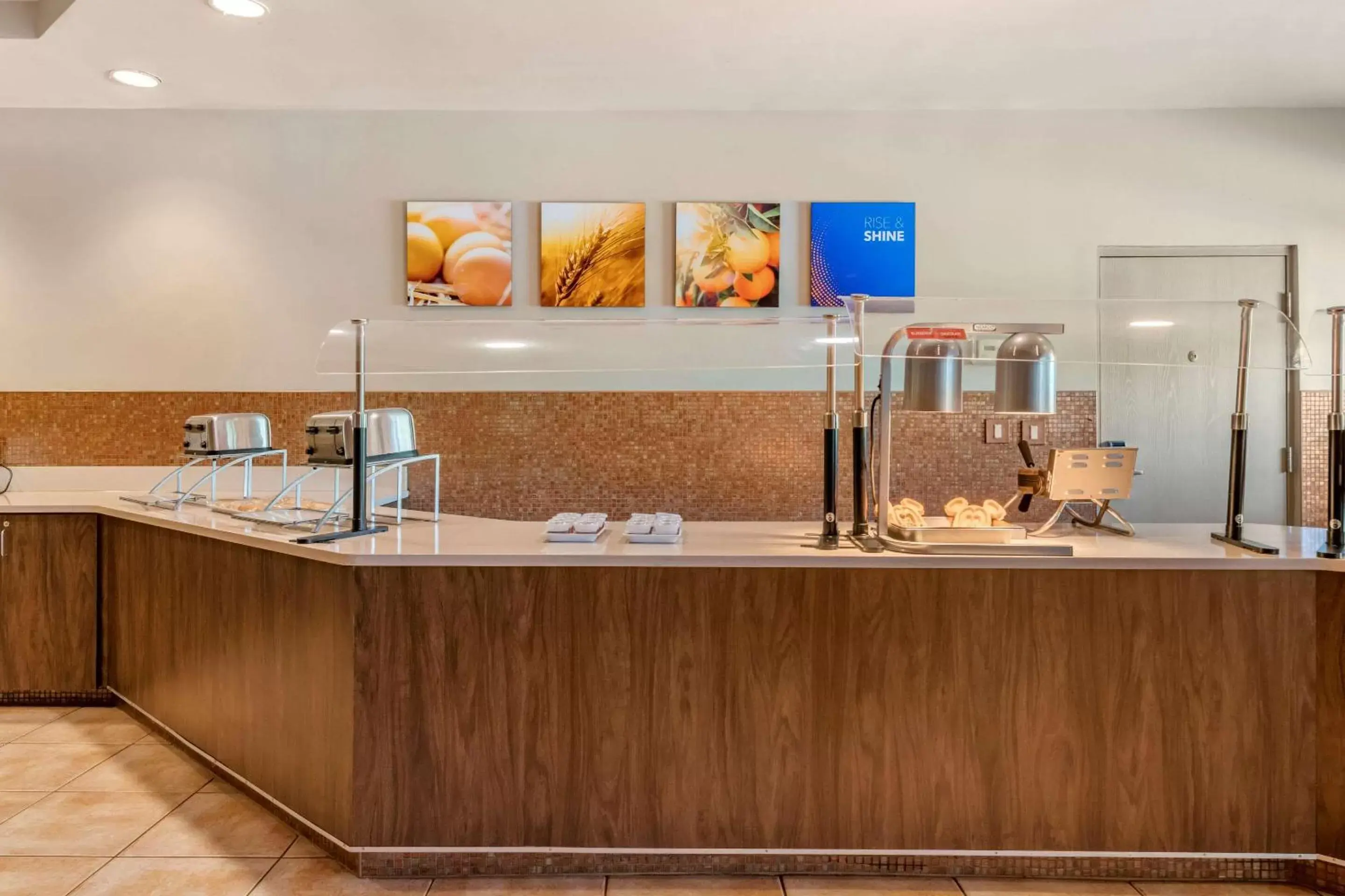 Breakfast in Comfort Suites Maingate East Breakfast in Comfort Suites Maingate East