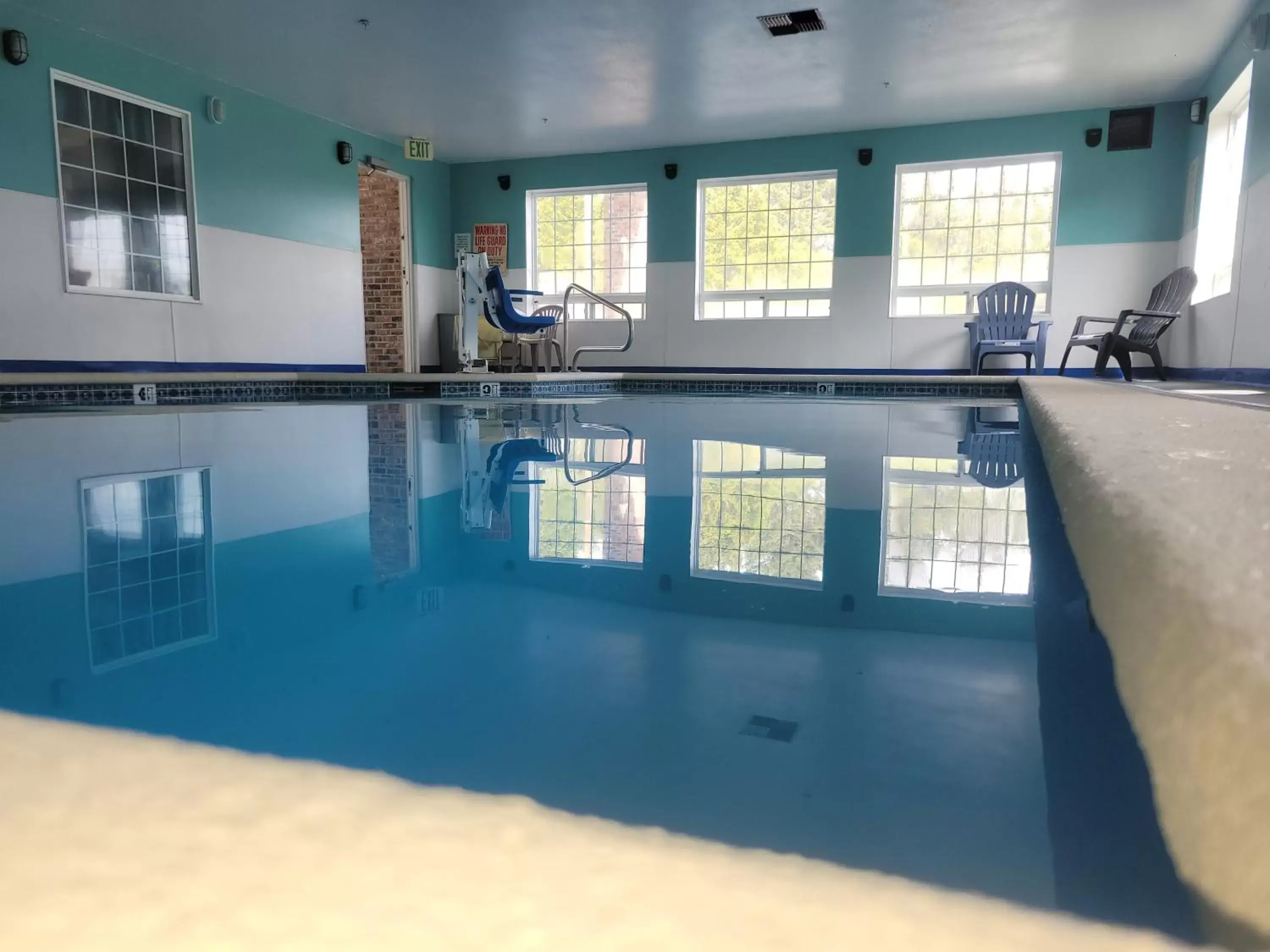 Swimming Pool in Days Inn by Wyndham Ocean Shores