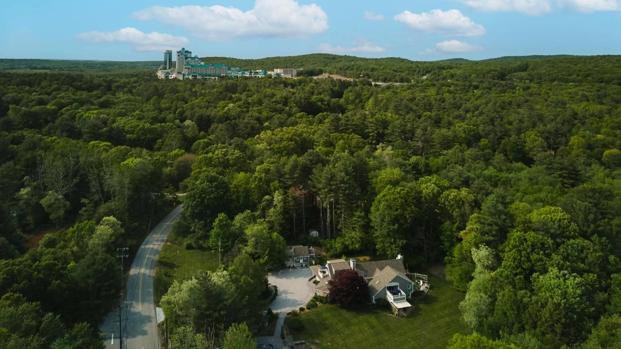 Property building, Bird's-eye View in Abbey's Lantern Hill Inn