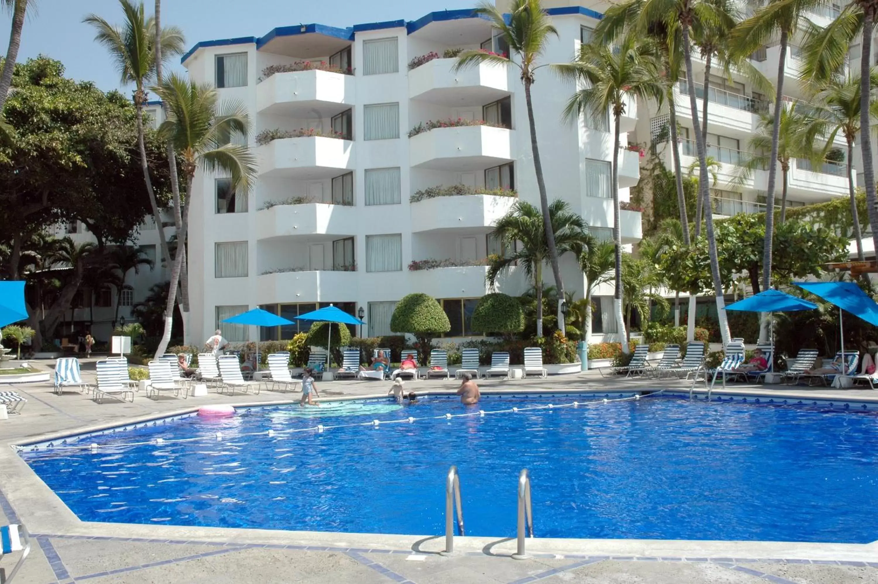 Swimming Pool in Hotel Acapulco Malibu
