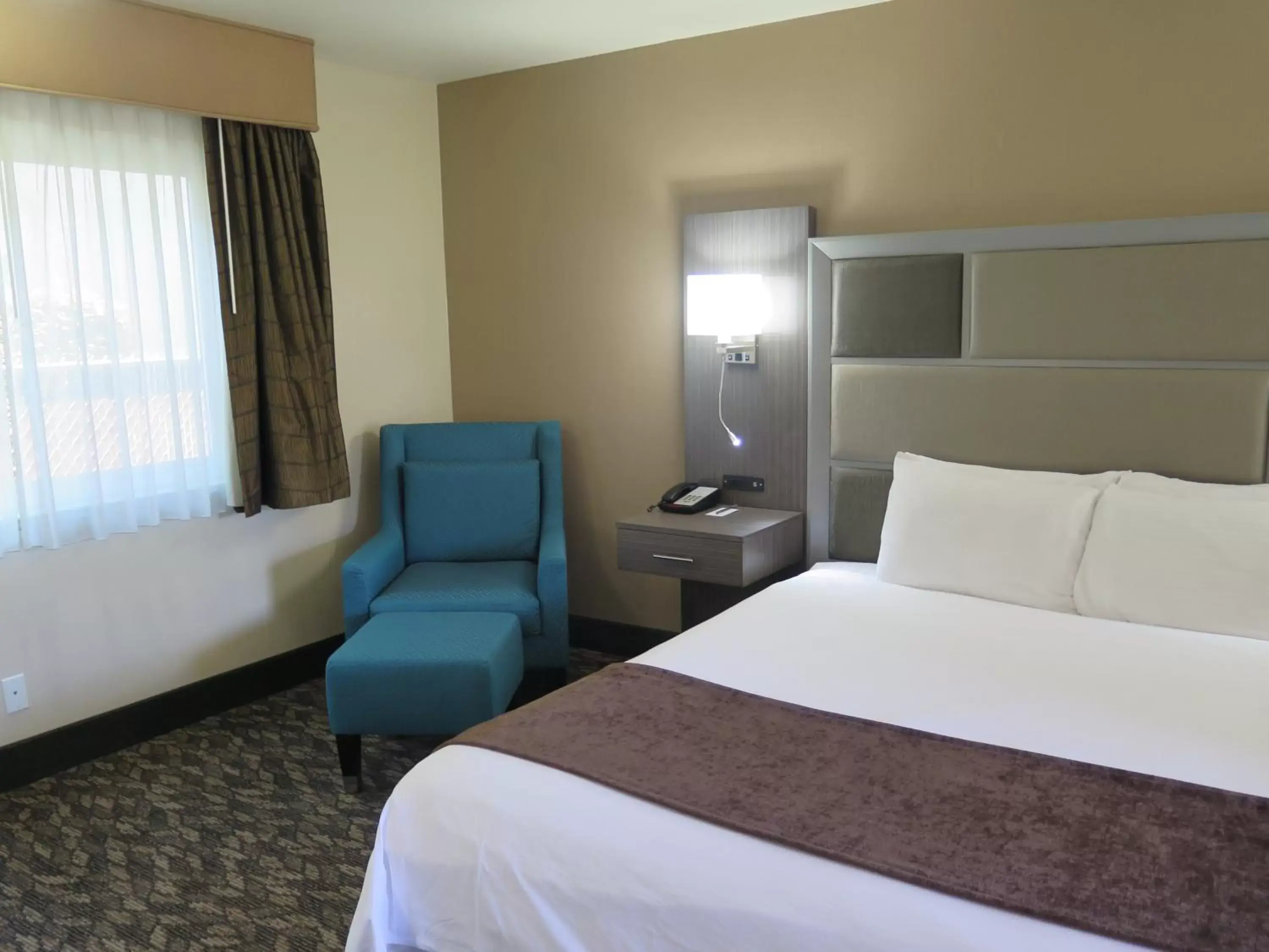 Photo of the whole room, Room Photo in Bonanza Inn and Suites