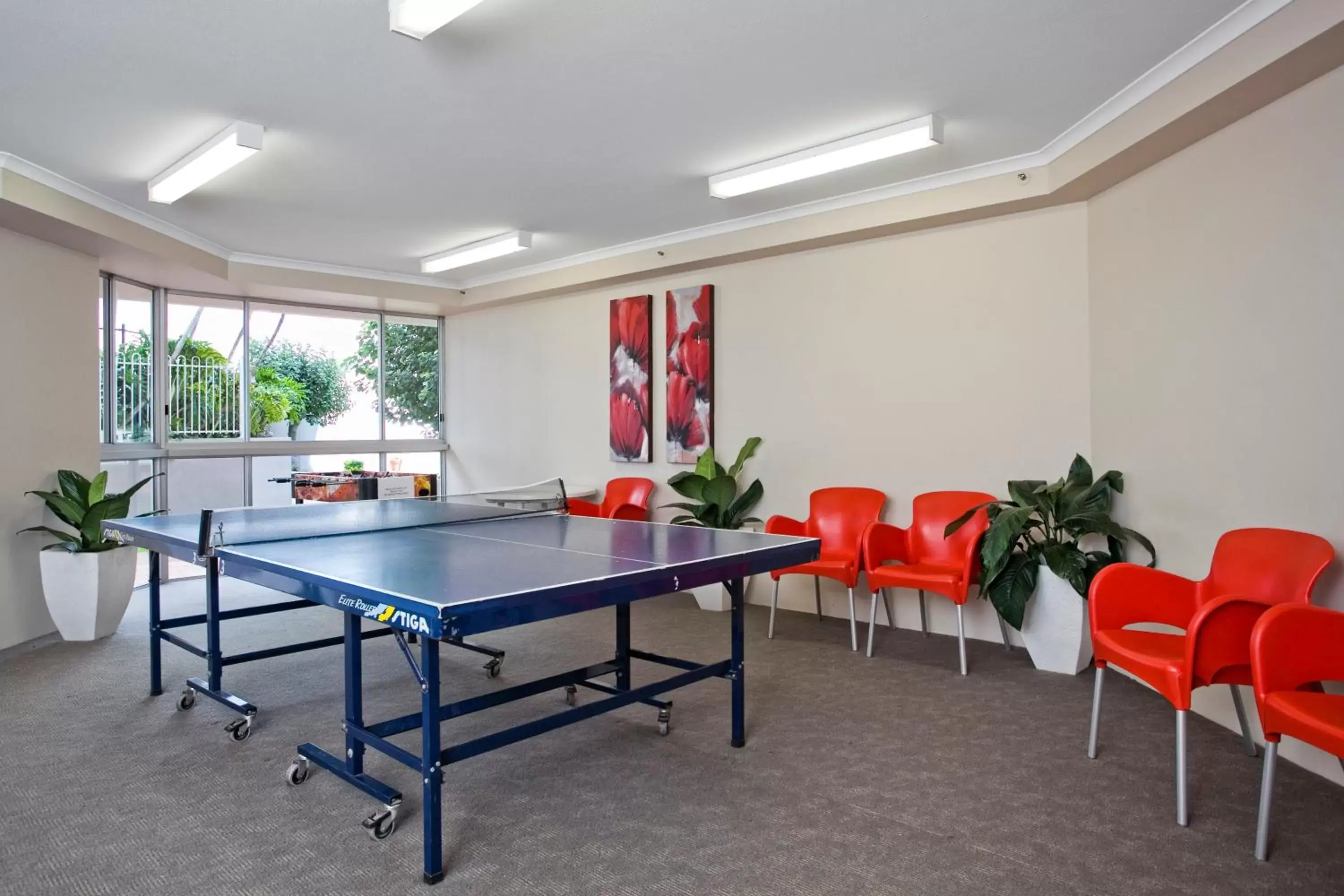 Game Room, Table Tennis in Points North Apartments