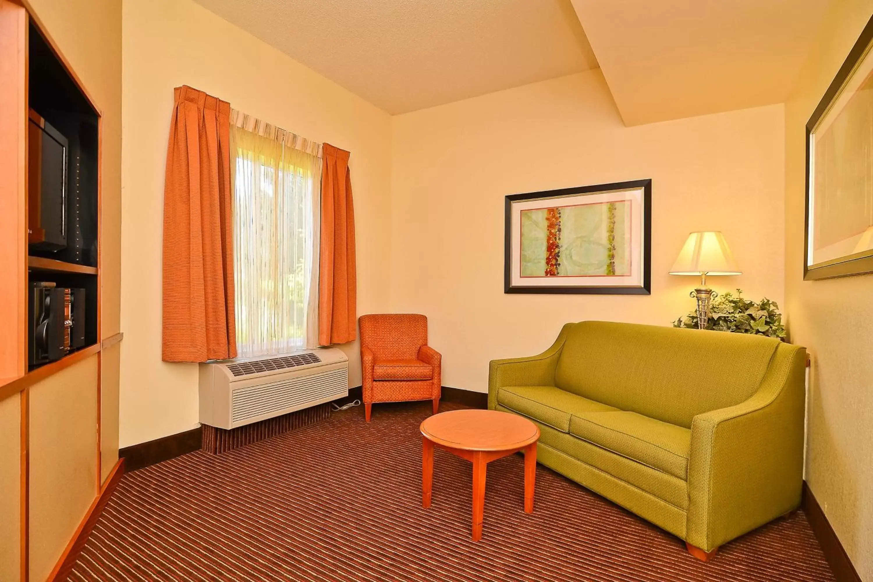 Living room, Seating Area in Fairfield Inn & Suites Cherokee