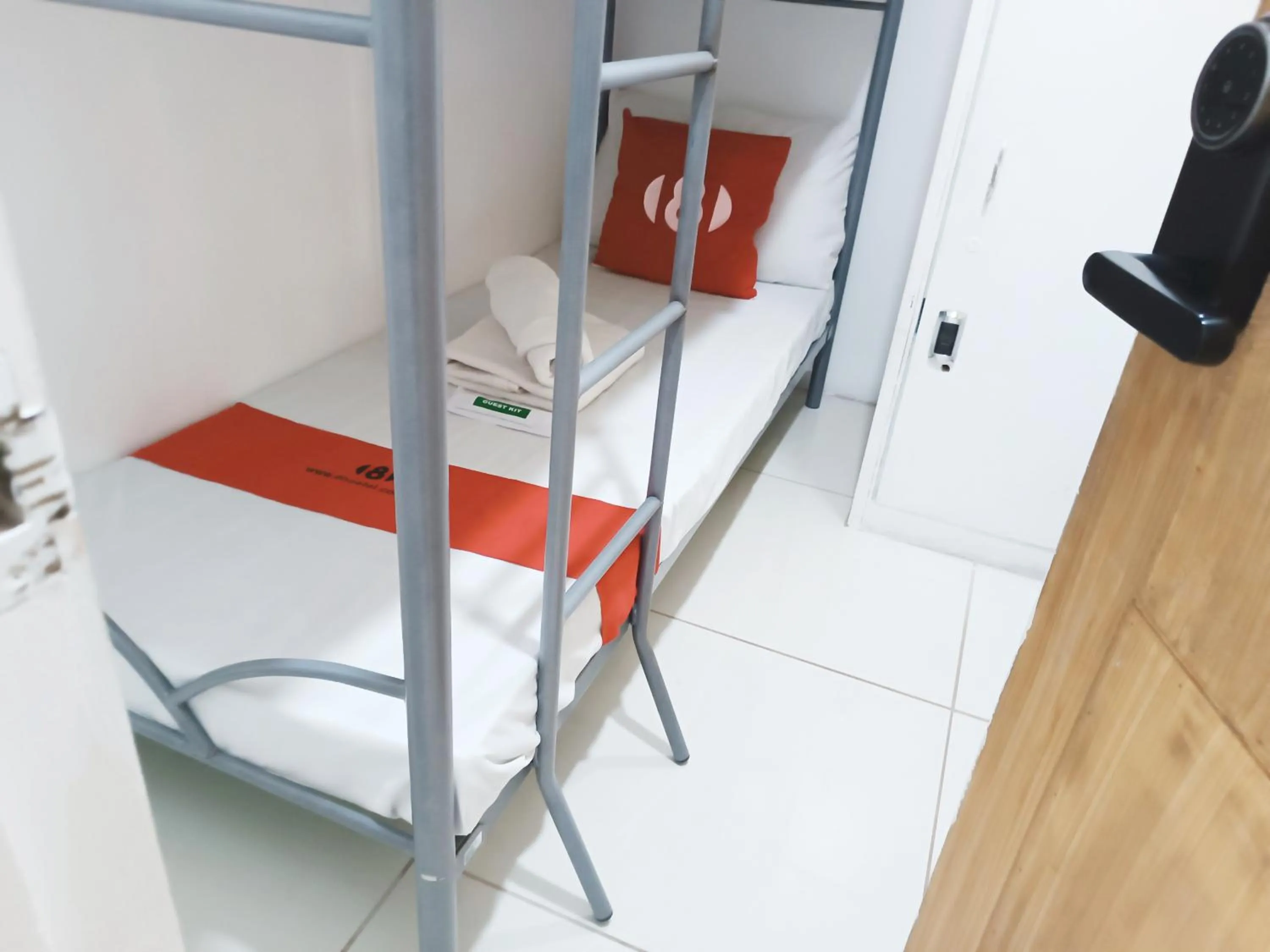 bunk bed, Bed in 8Hostel
