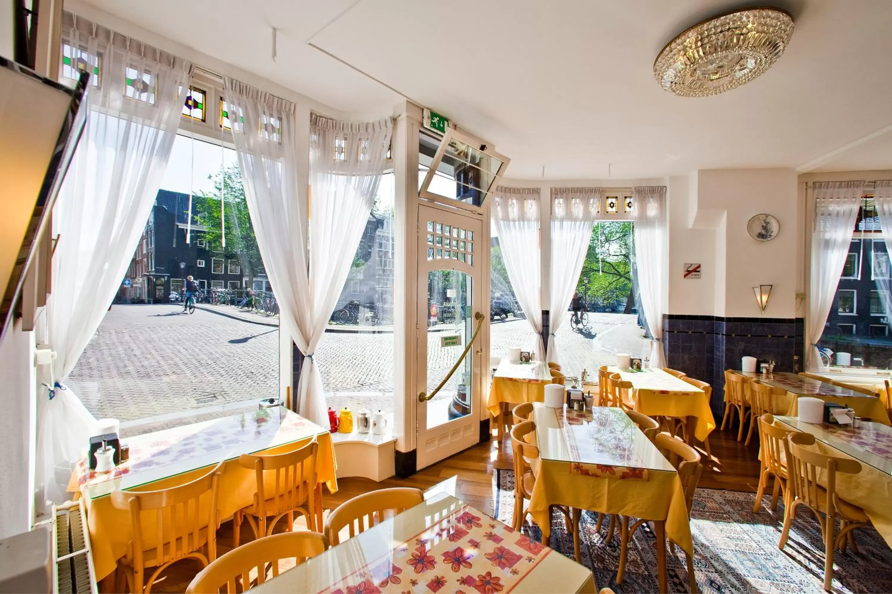 Restaurant/Places to Eat in Amsterdam Wiechmann Hotel