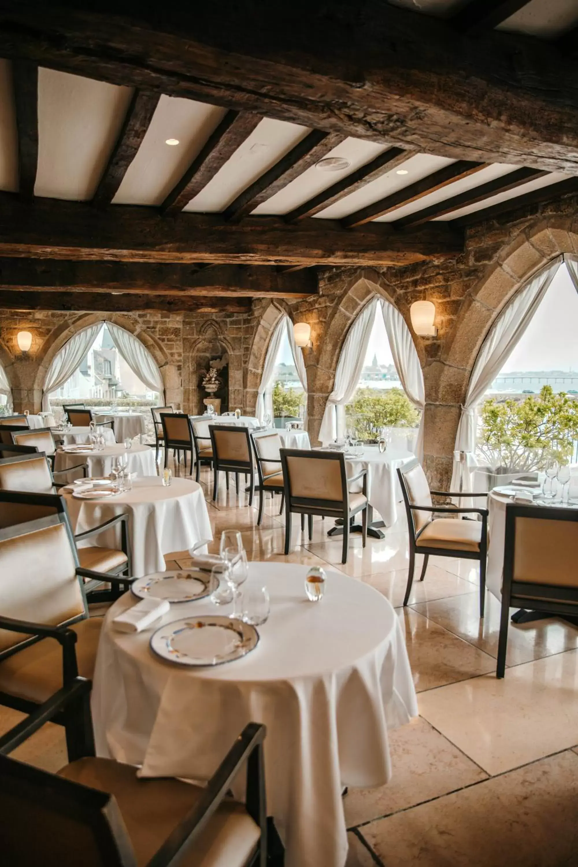 Restaurant/Places to Eat in Relais & Châteaux Le Brittany & Spa