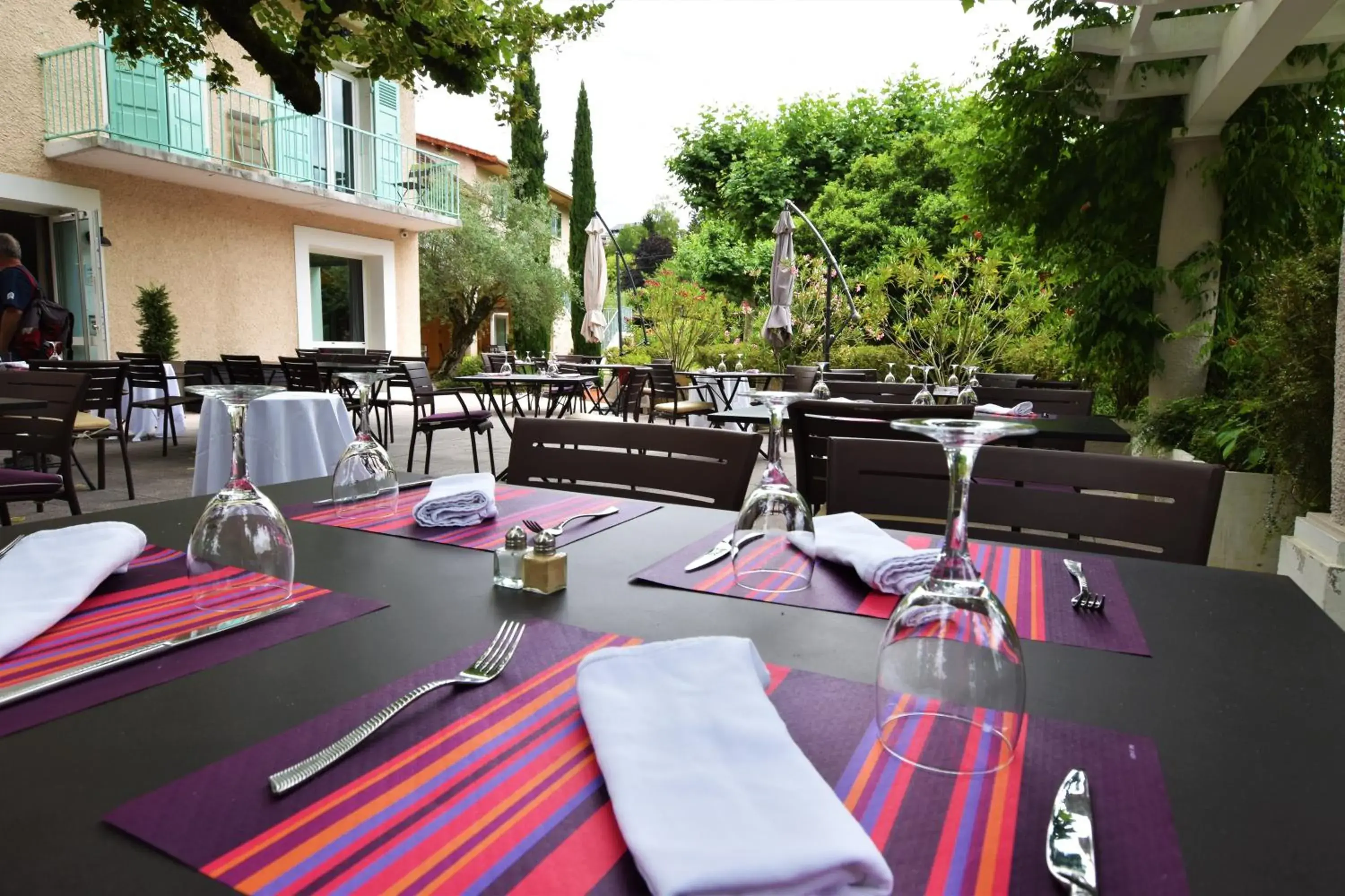 Patio, Restaurant/Places to Eat in Logis Auberge Saint Simond