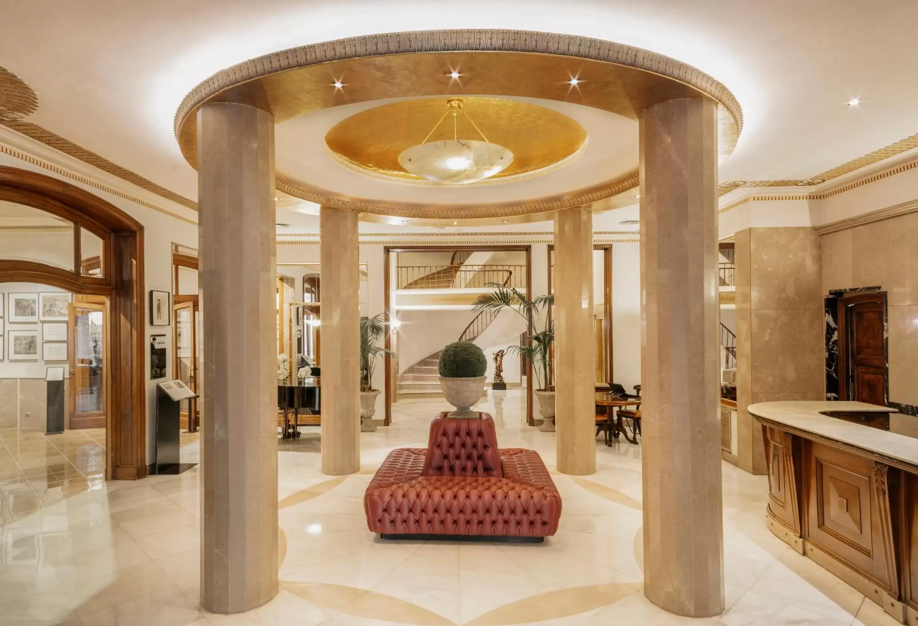 Facade/entrance, Lobby/Reception in Hotel Astoria