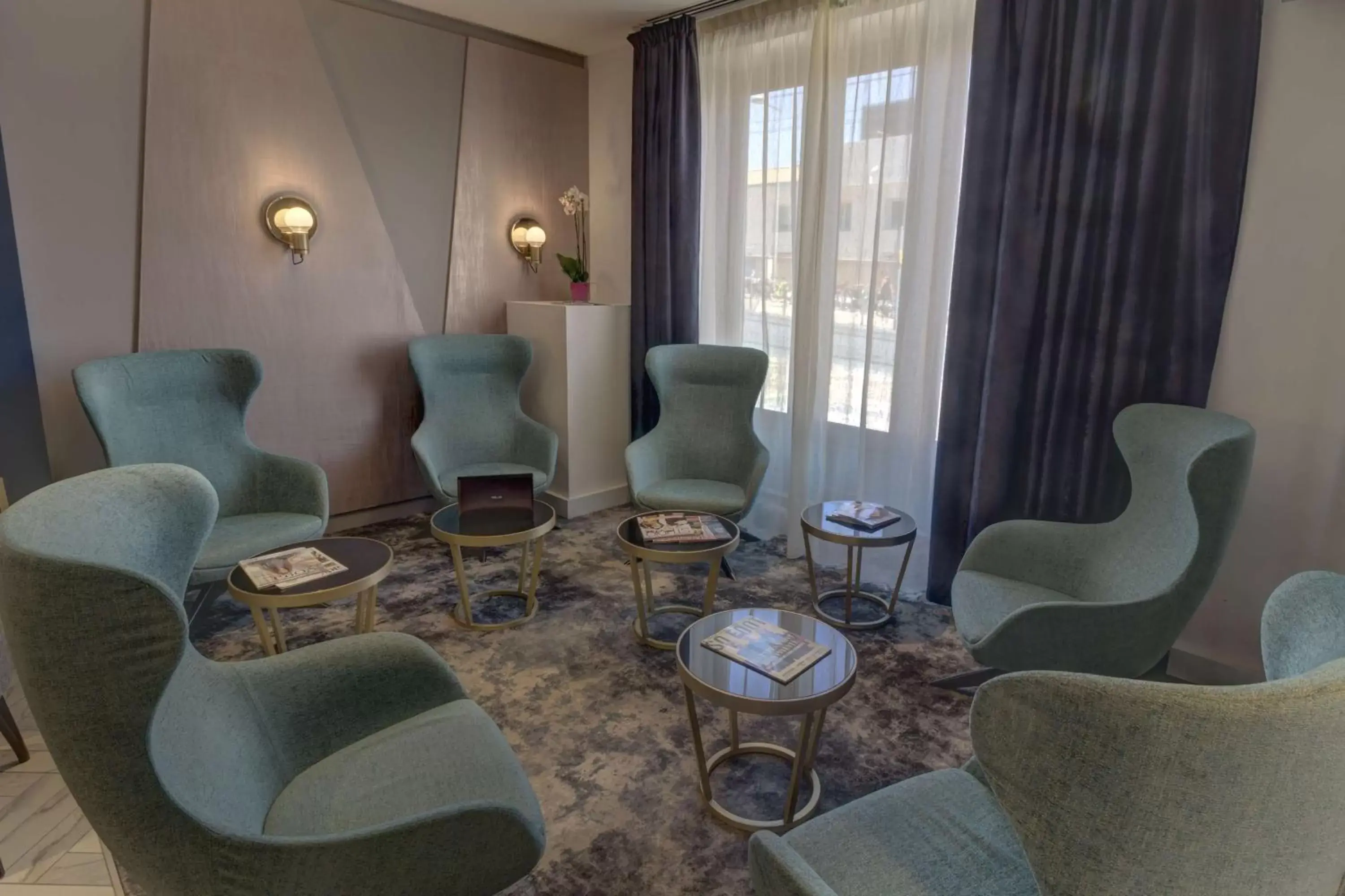 Lobby or reception, Seating Area in Best Western Plus Comedie Saint Roch