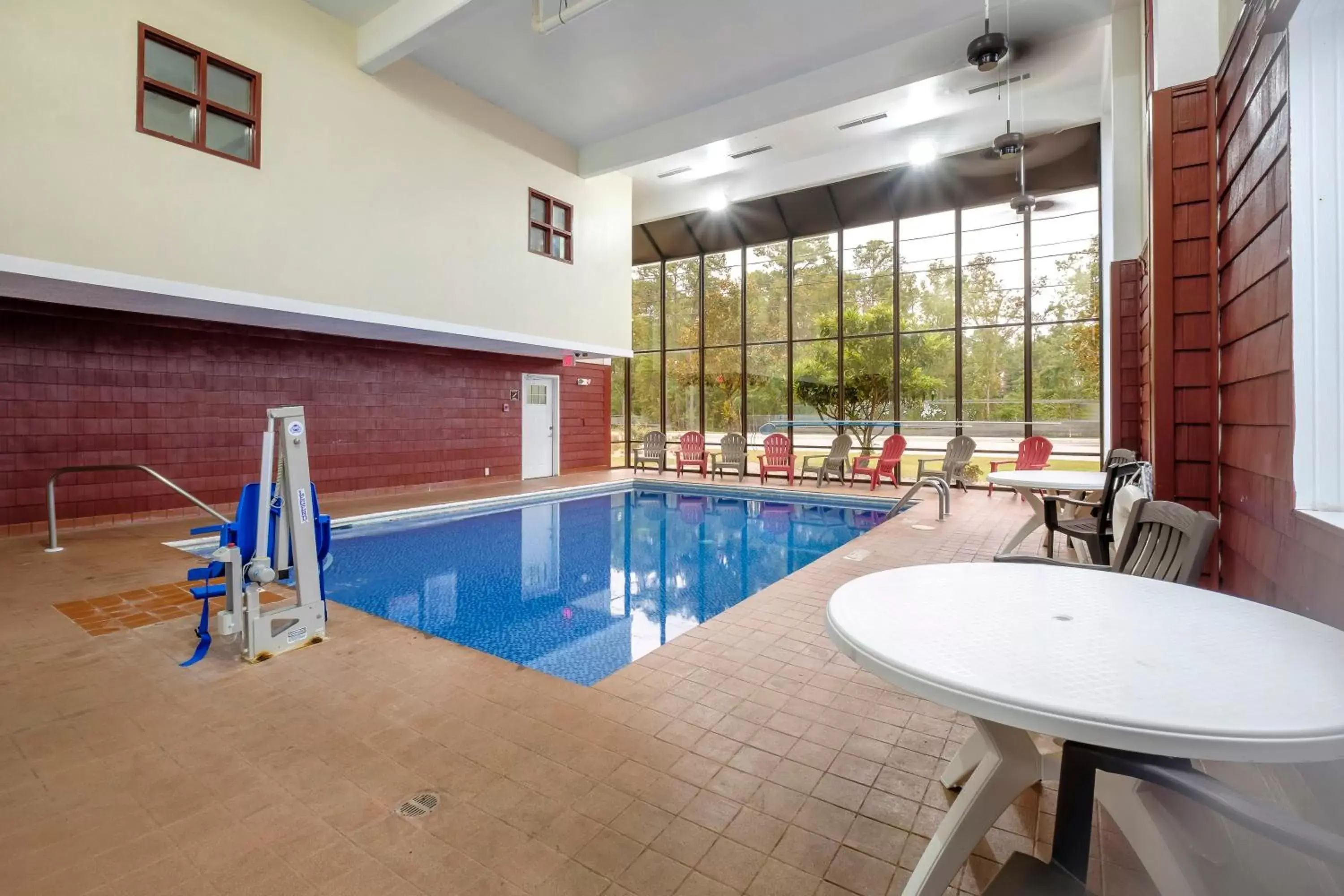 Swimming Pool in Red Roof Inn & Suites Jacksonville, NC