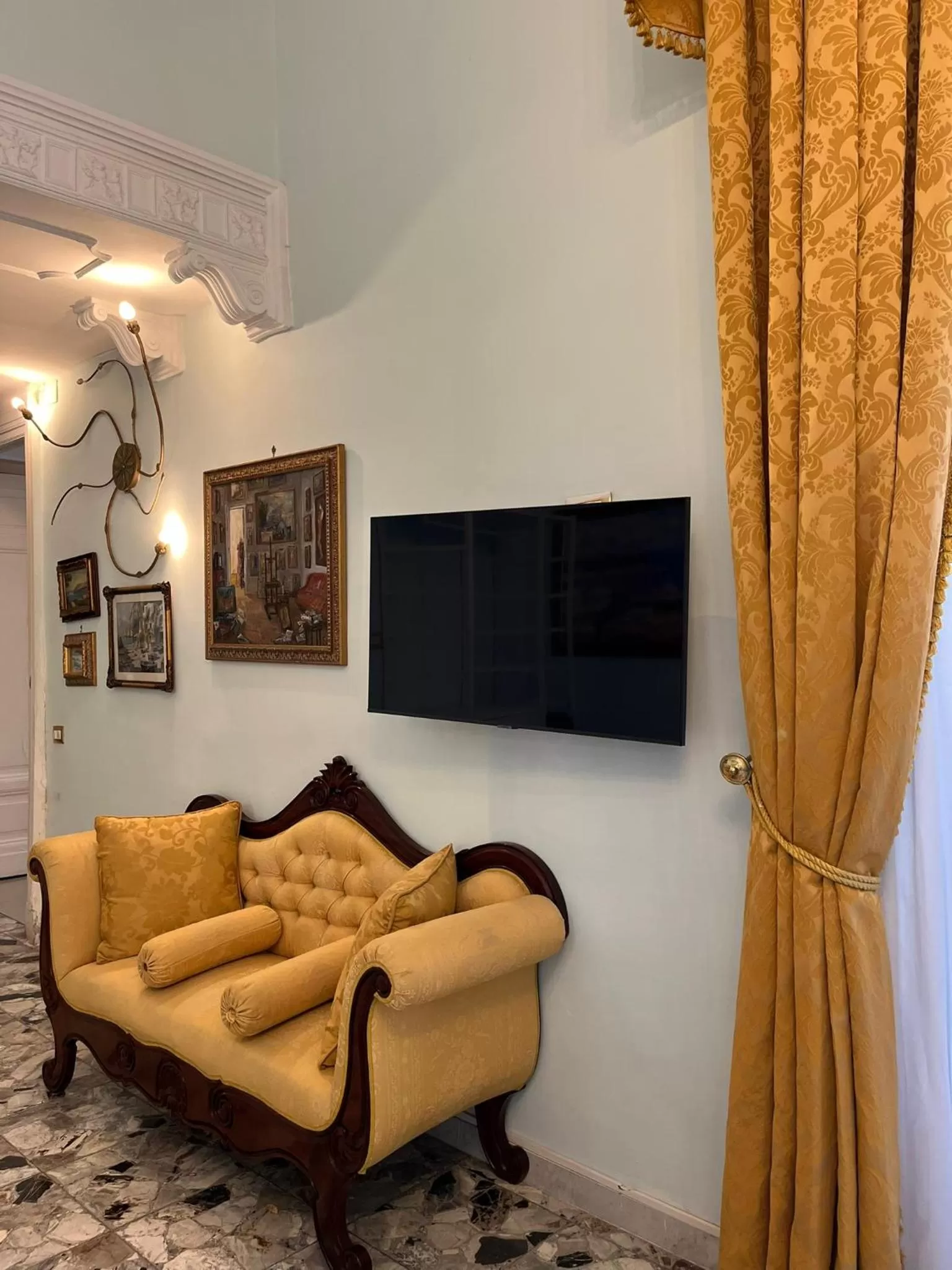 Photo of the whole room in B&B Art Suite Santa Brigida