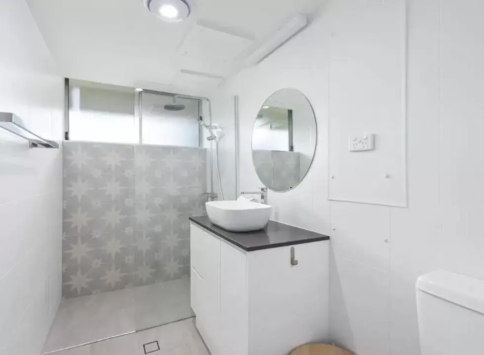 Bathroom in Baronnet Apartments