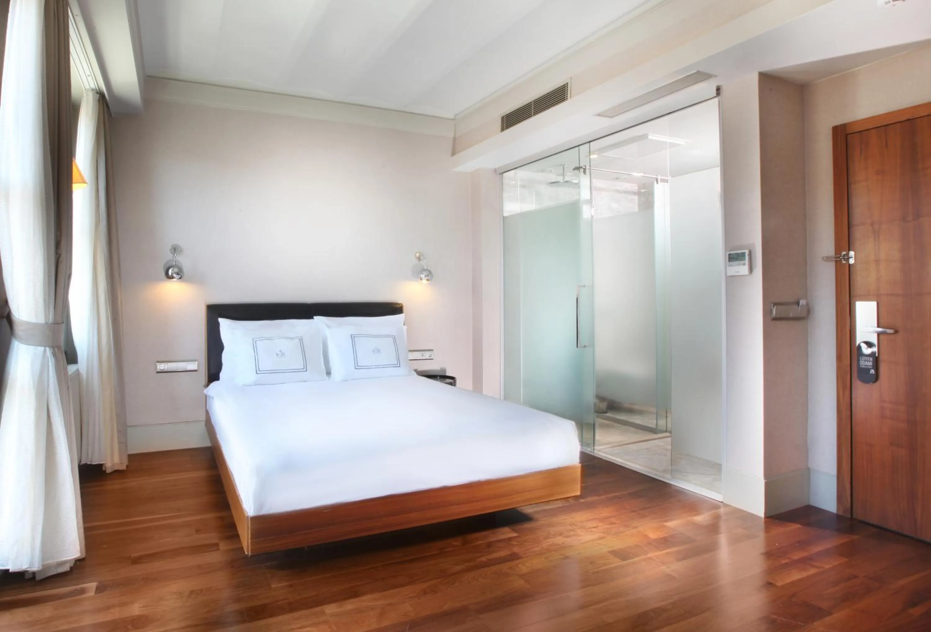 Bed in The Haze Karaköy