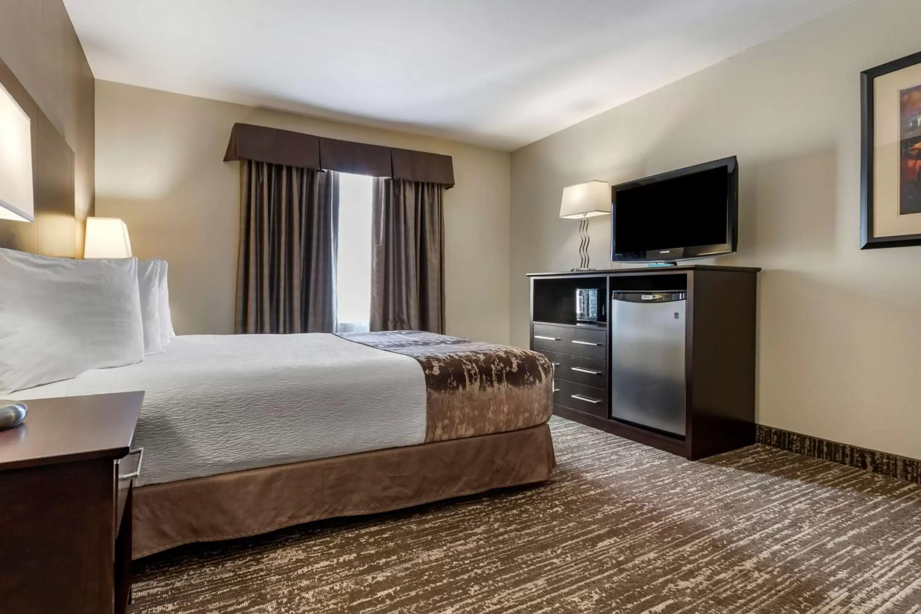 Bedroom, Bed in Best Western Plus Pembina Inn & Suites