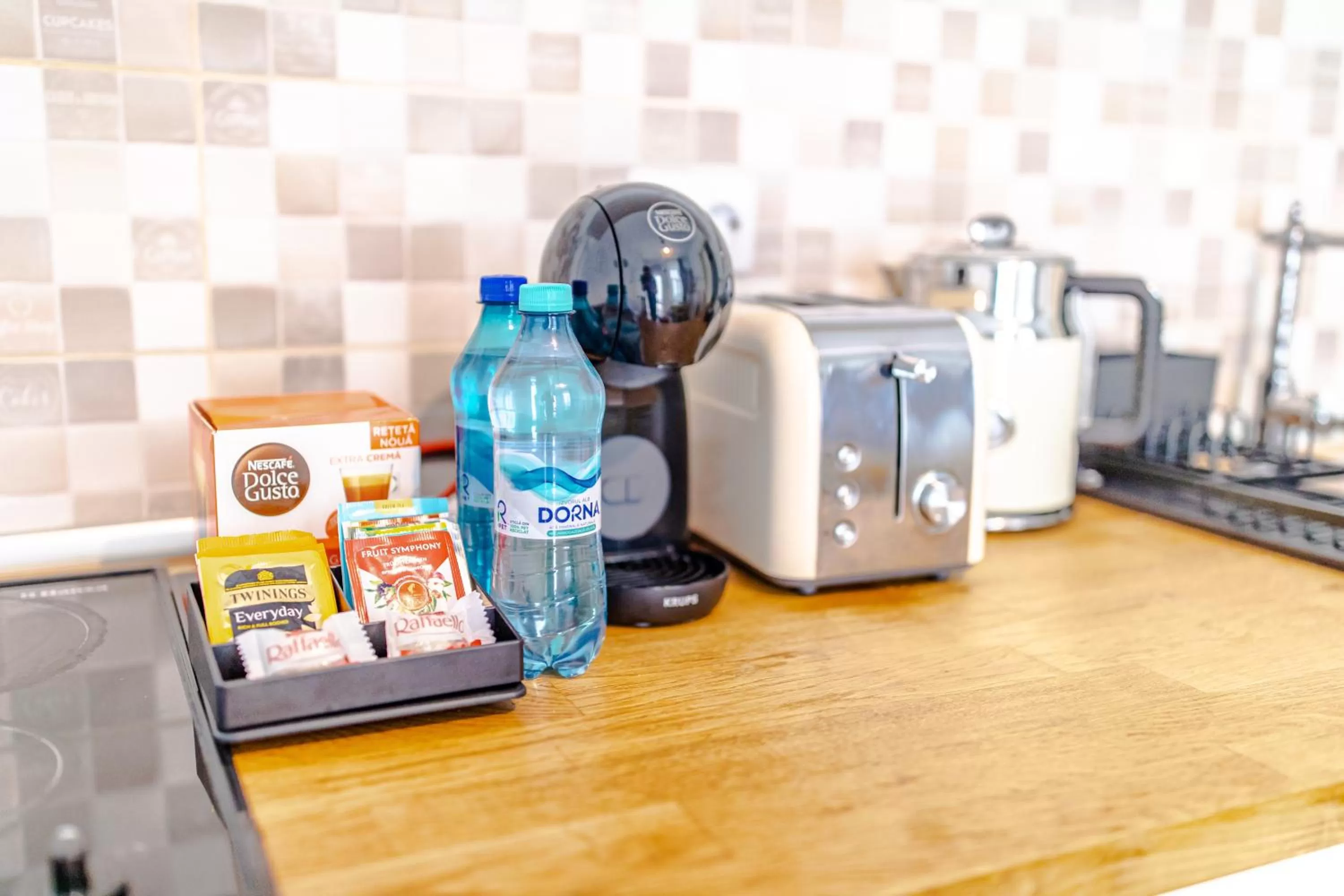 Coffee/tea facilities in ALBERT RESIDENCE Brasov with complimentary parking and 10 percent Food and Drinks