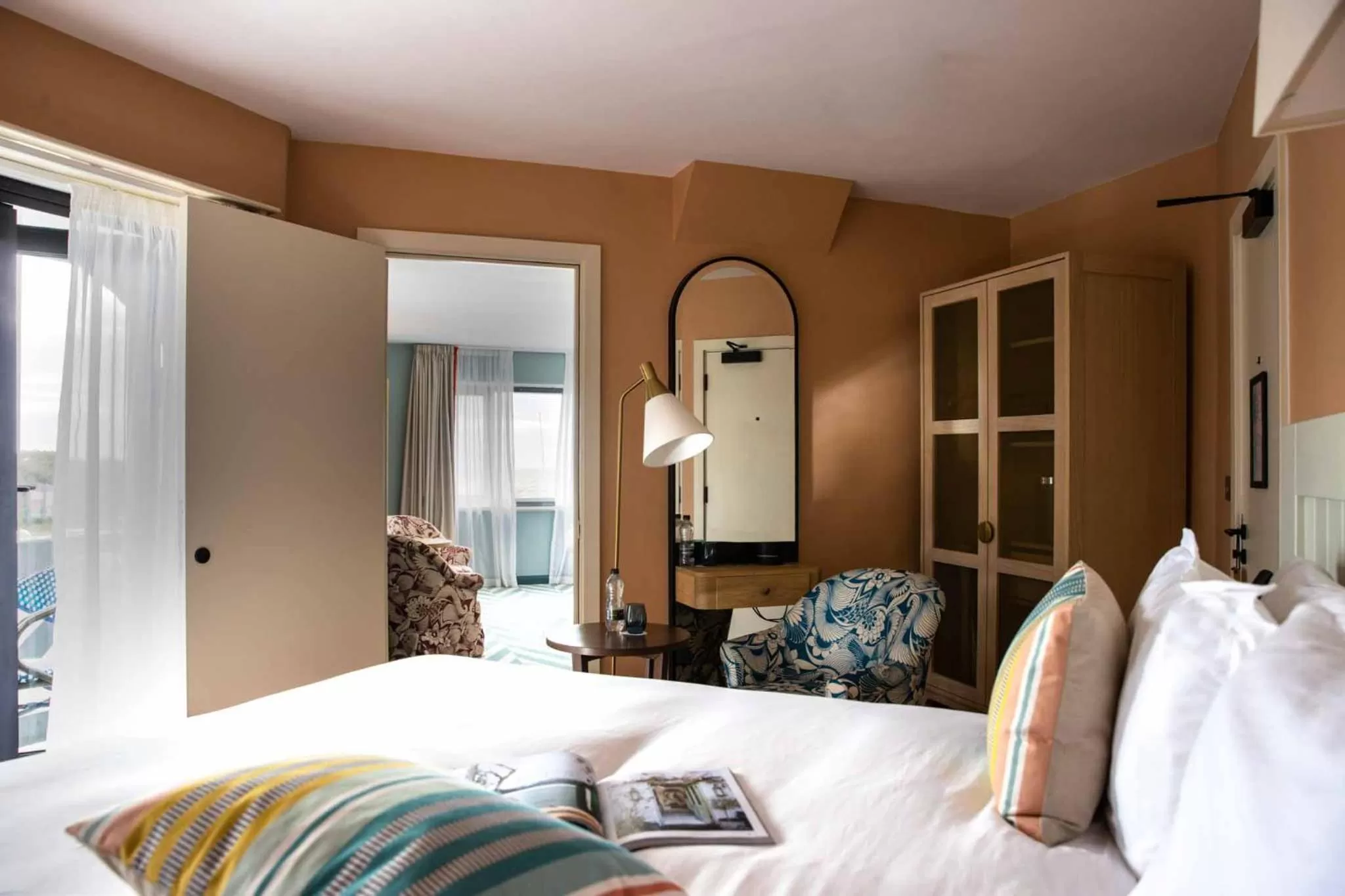 Balcony/Terrace, Bed in The Relais Cooden Beach and Spa