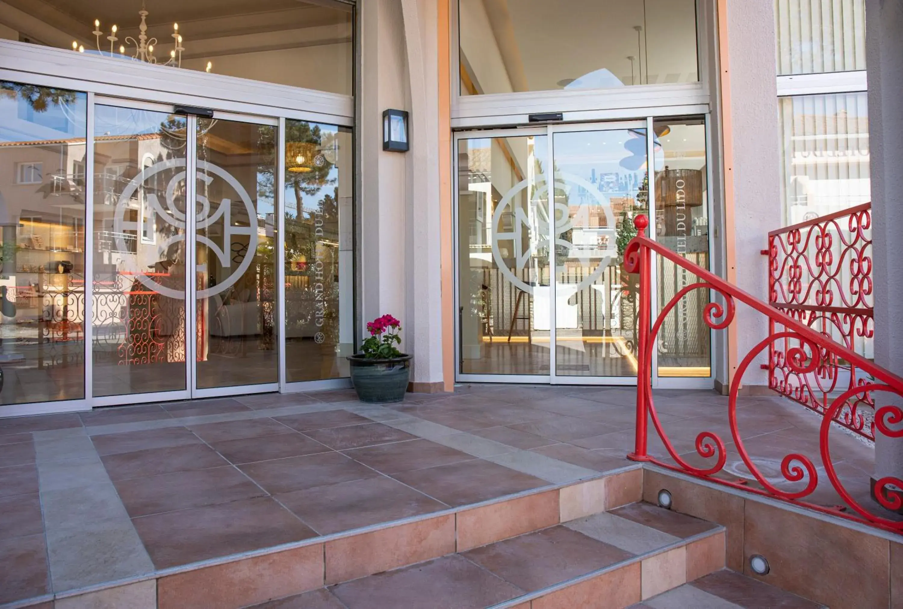 Facade/entrance in Grand Hôtel Du Lido