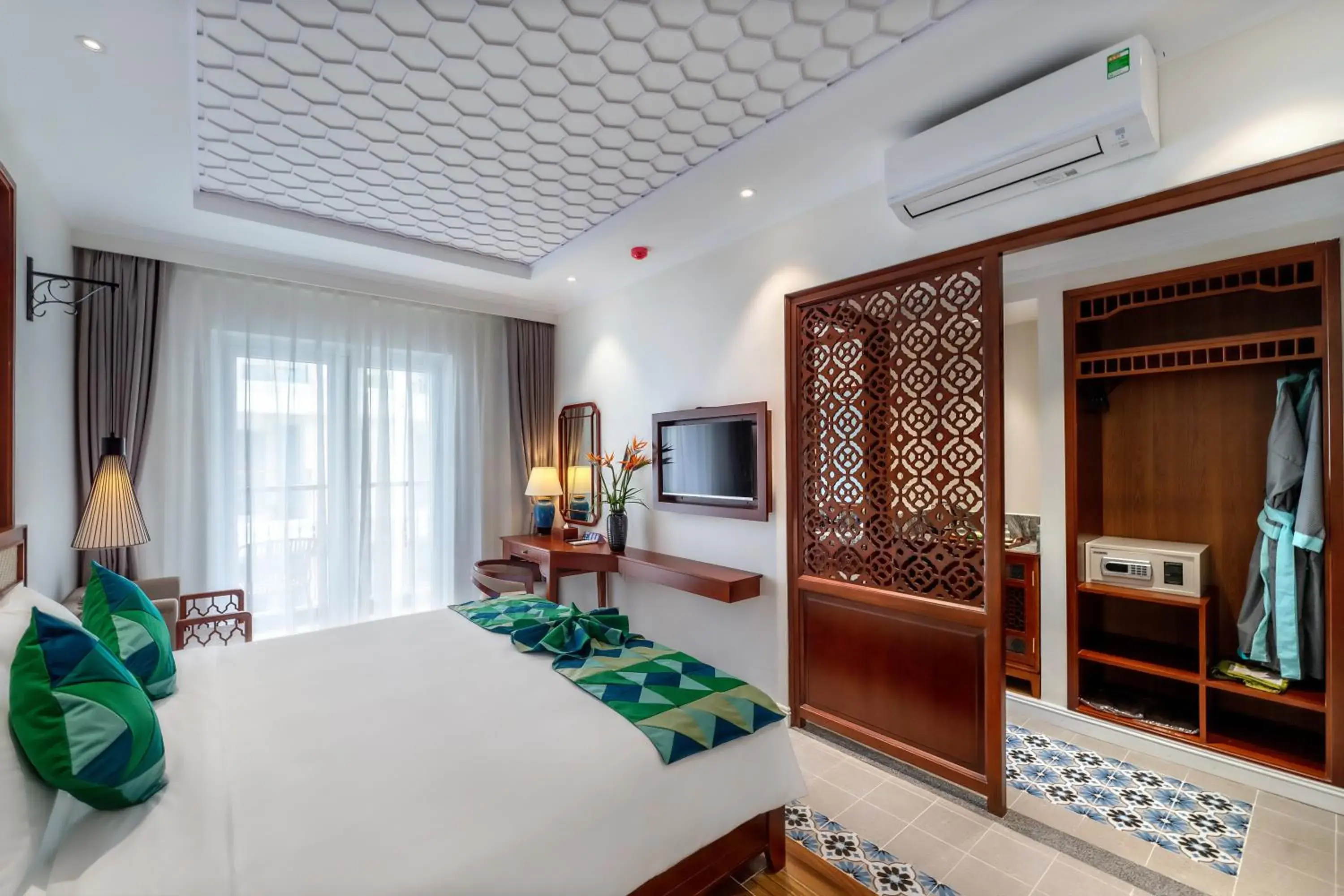 Bed, TV/Entertainment Center in Amina Lantana Hoi An Hotel & Spa