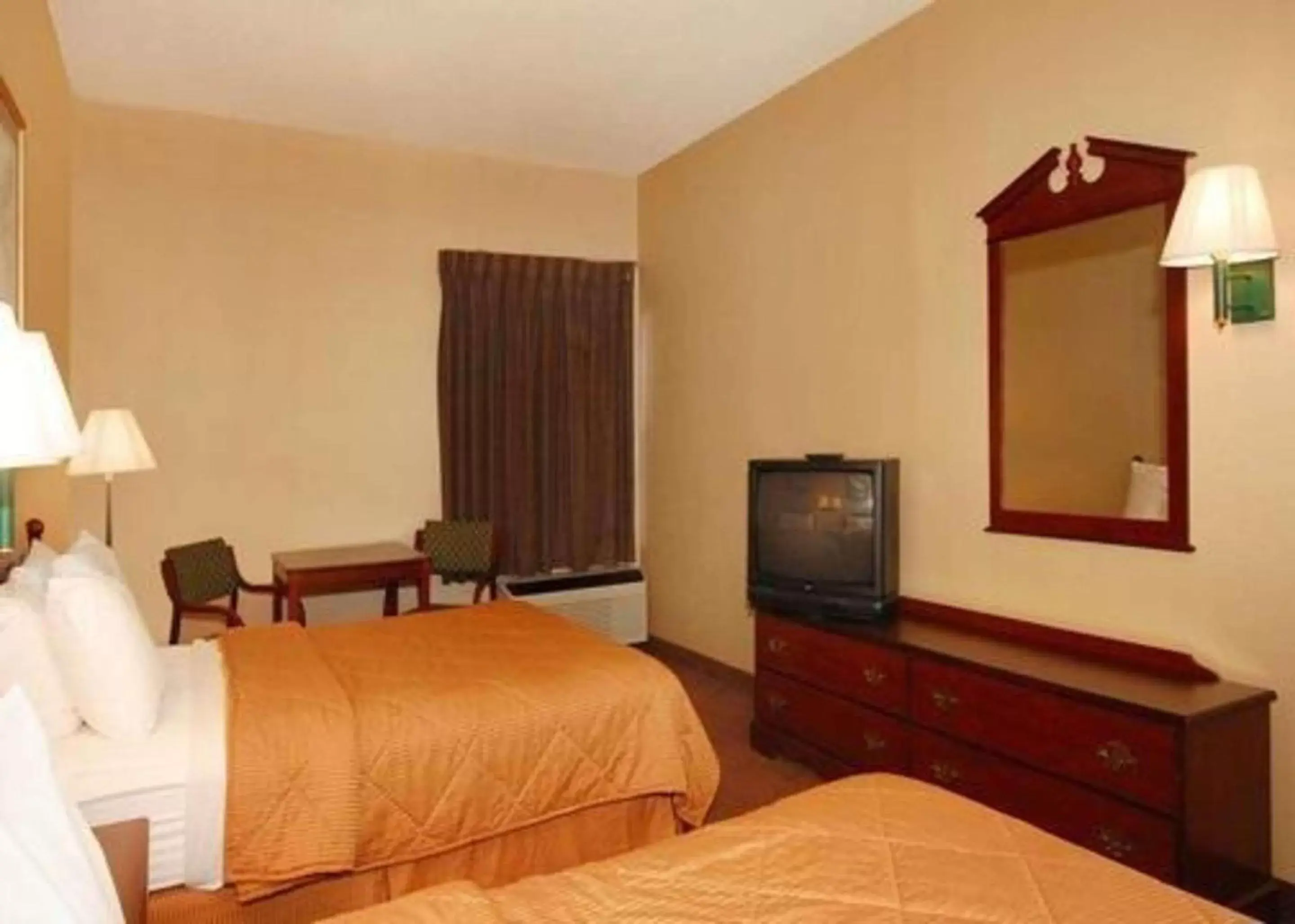 Photo of the whole room, Bed in Quality Inn & Suites Tarboro - Kingsboro