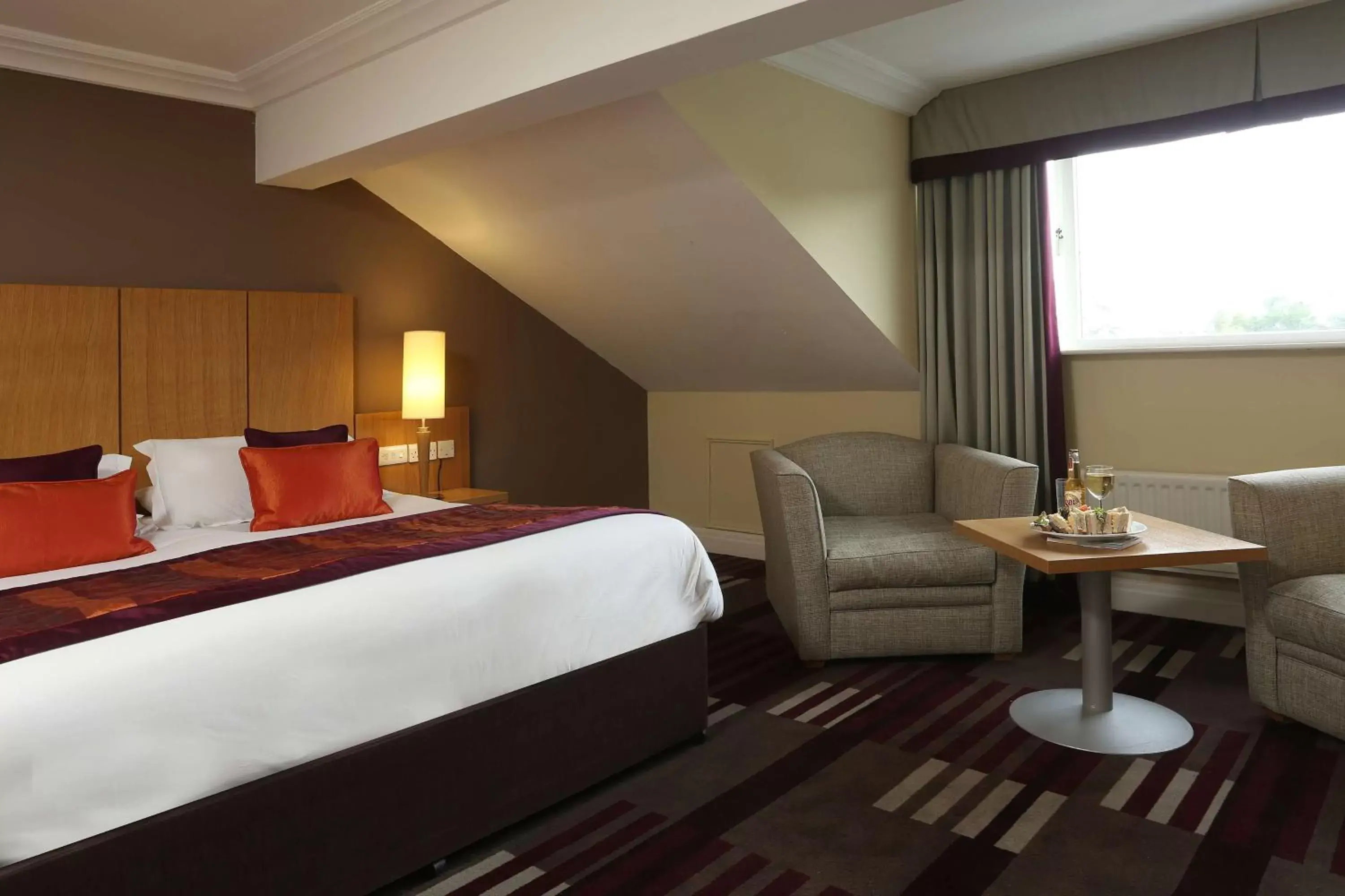 Premium King Room in Holiday Inn - Manchester - Oldham, an IHG Hotel