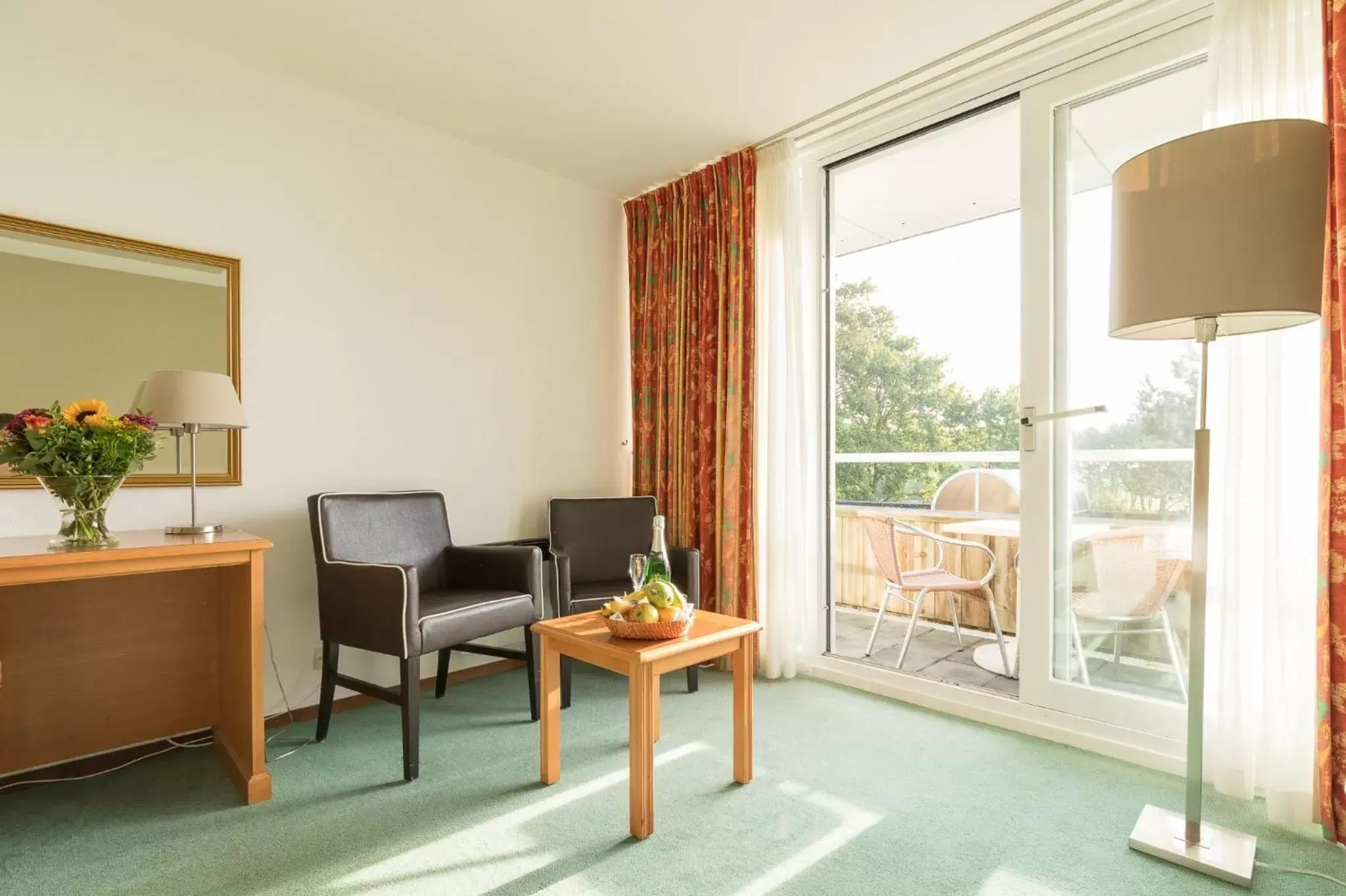 Seating area in Fletcher Hotel-Restaurant Amelander Kaap Seating area in Fletcher Hotel-Restaurant Amelander Kaap