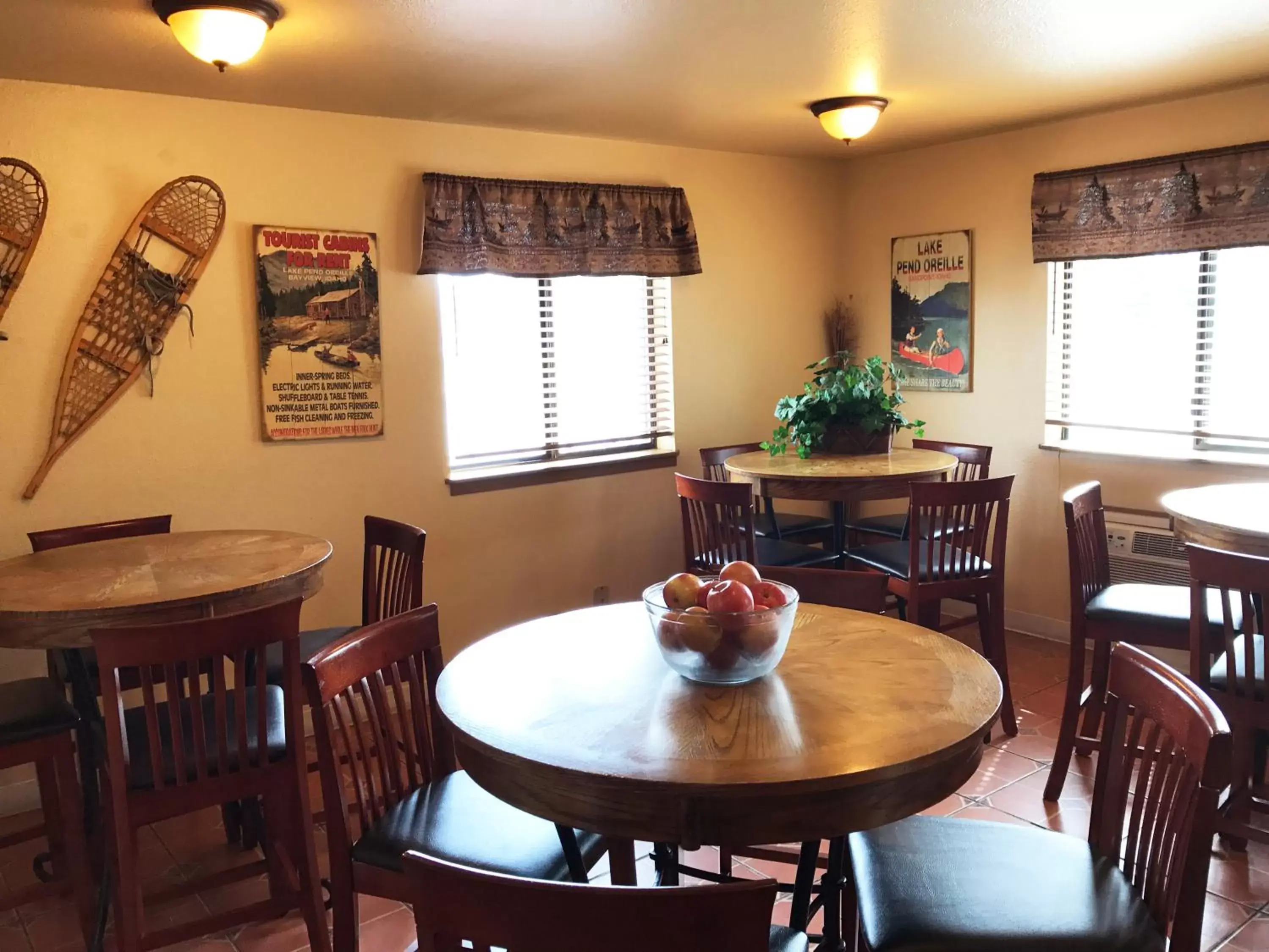 Food and drinks, Restaurant/Places to Eat in FairBridge Inn and Suites Sandpoint