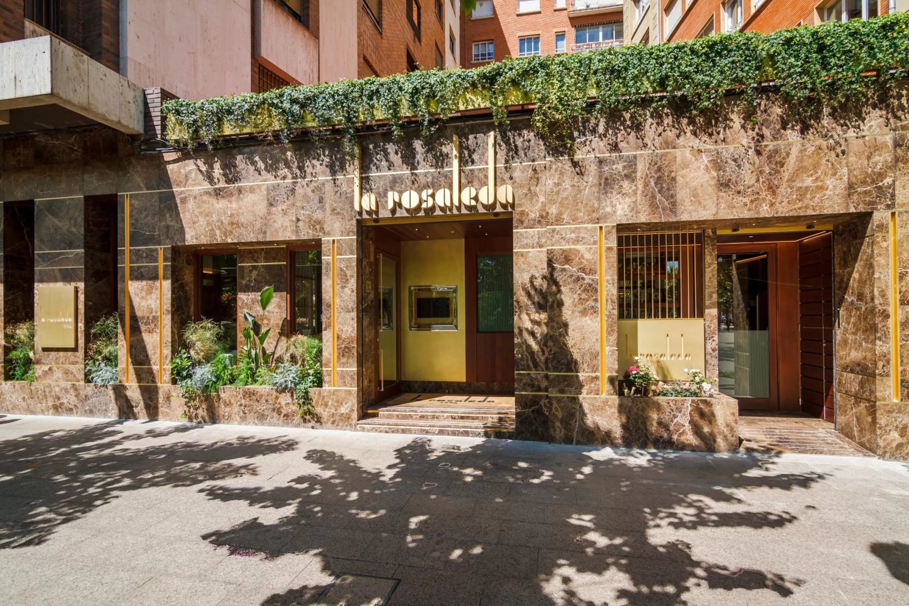 Restaurant/places to eat in IBIZA ROOMs