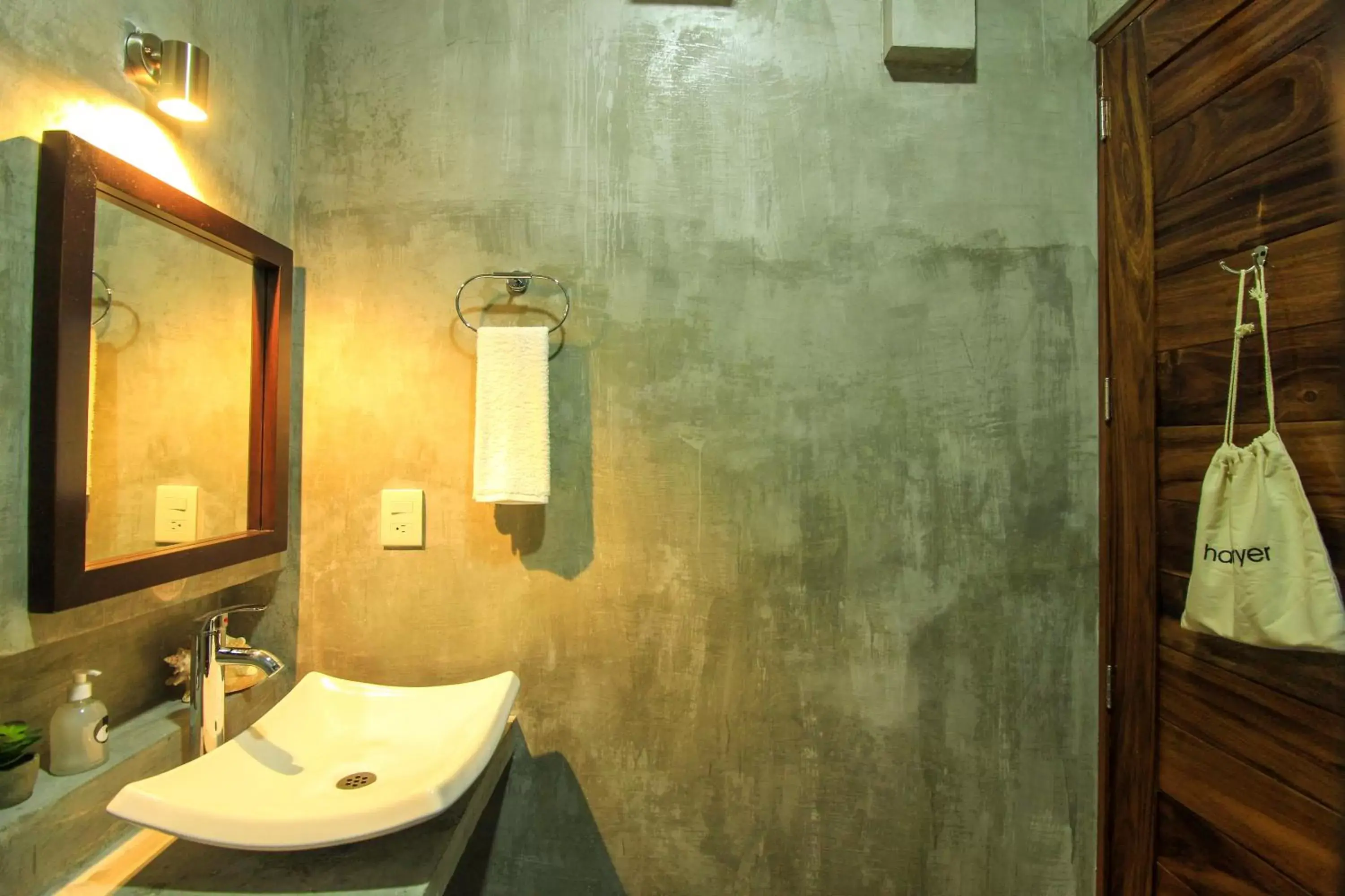 Bathroom in Casa de Olas Boutique Hotel