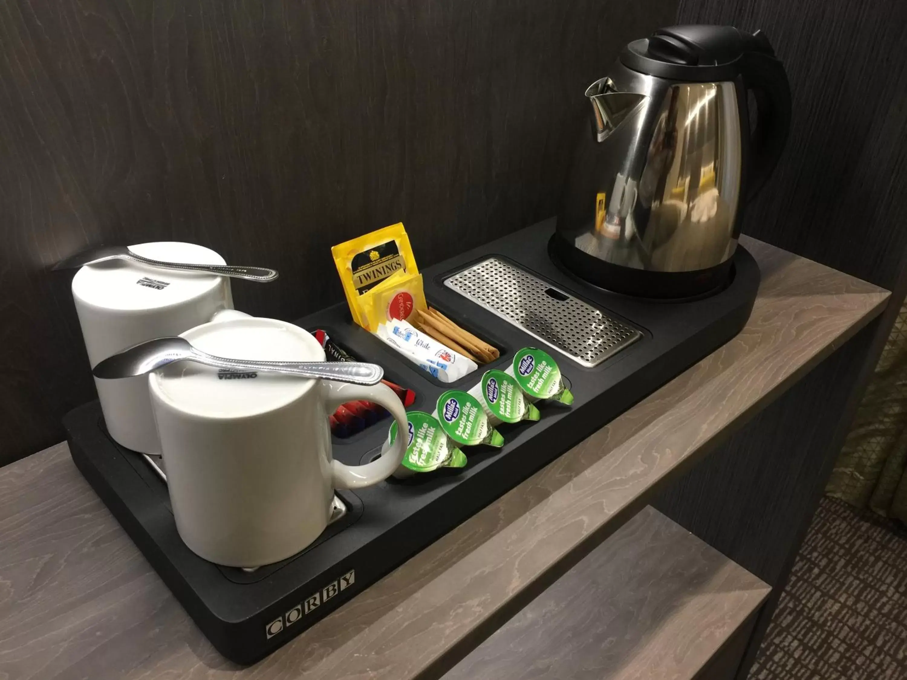 Coffee/tea facilities in Mornington Hotel London Victoria
