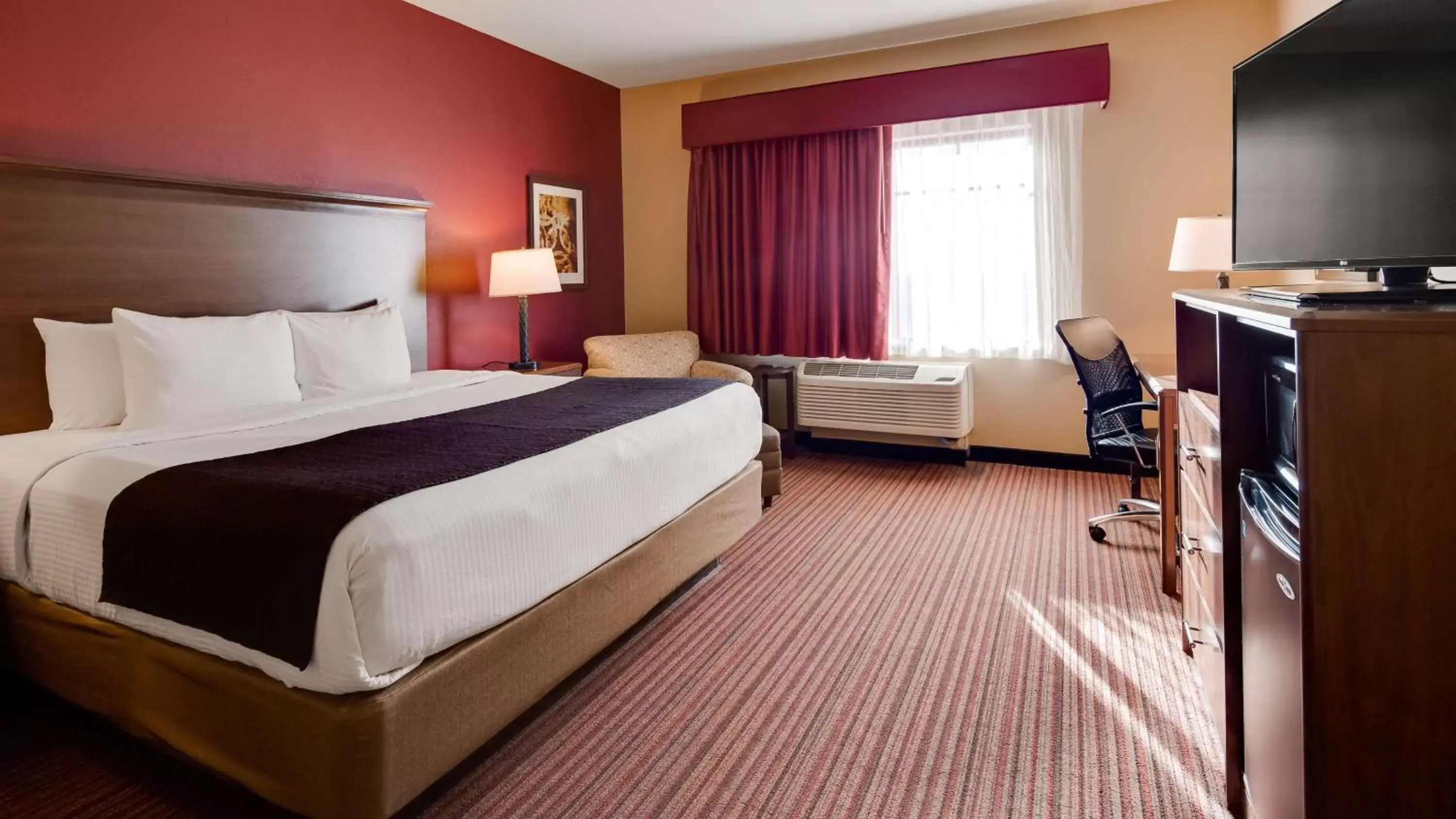 Photo of the whole room, Bed in Best Western Plus Chandler Hotel & Suites