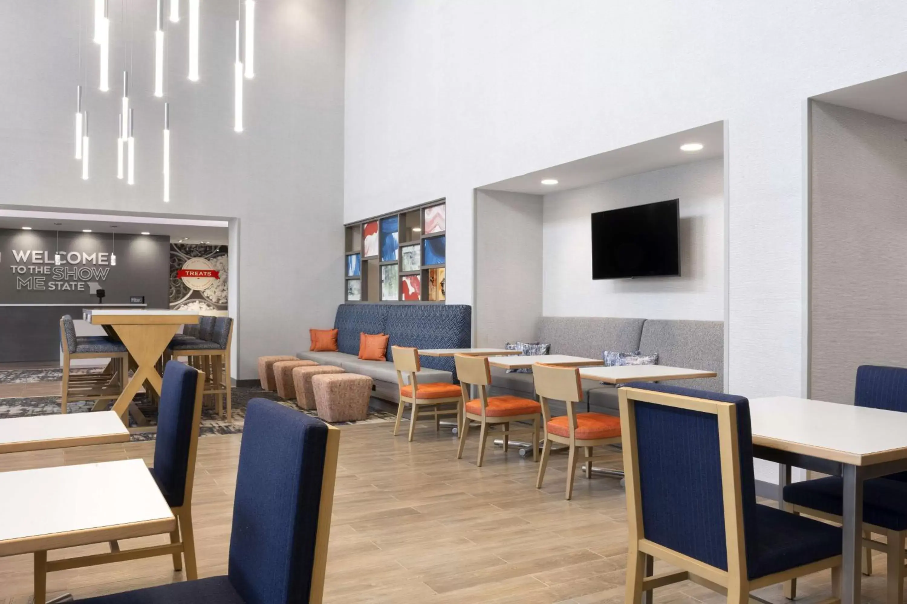 Lobby or reception in Hampton Inn & Suites St Charles Old Town Area, Mo Lobby or reception in Hampton Inn & Suites St Charles Old Town Area, Mo