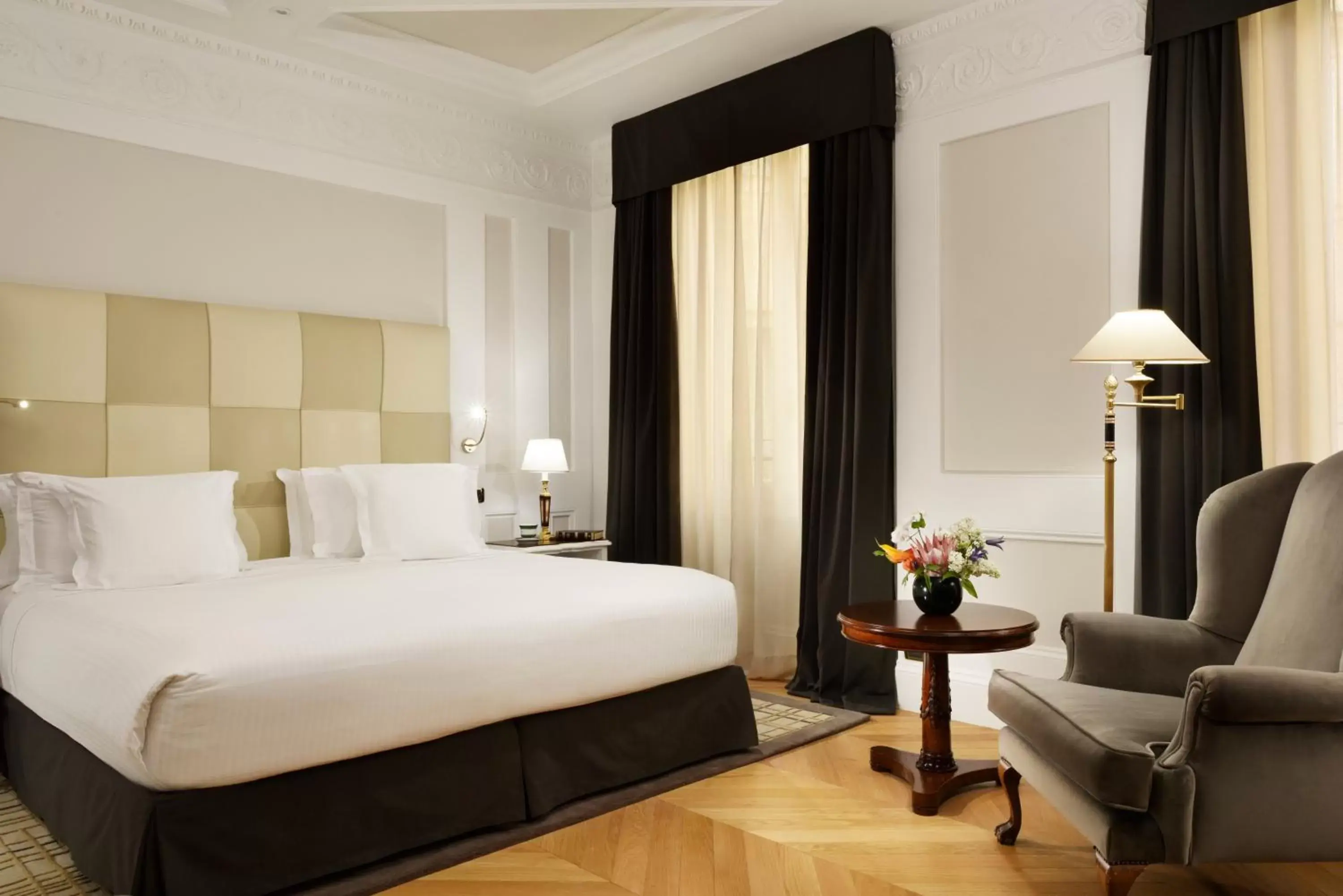 Bedroom, Bed in Hotel Splendide Royal - The Leading Hotels of the World Bedroom, Bed in Hotel Splendide Royal - The Leading Hotels of the World