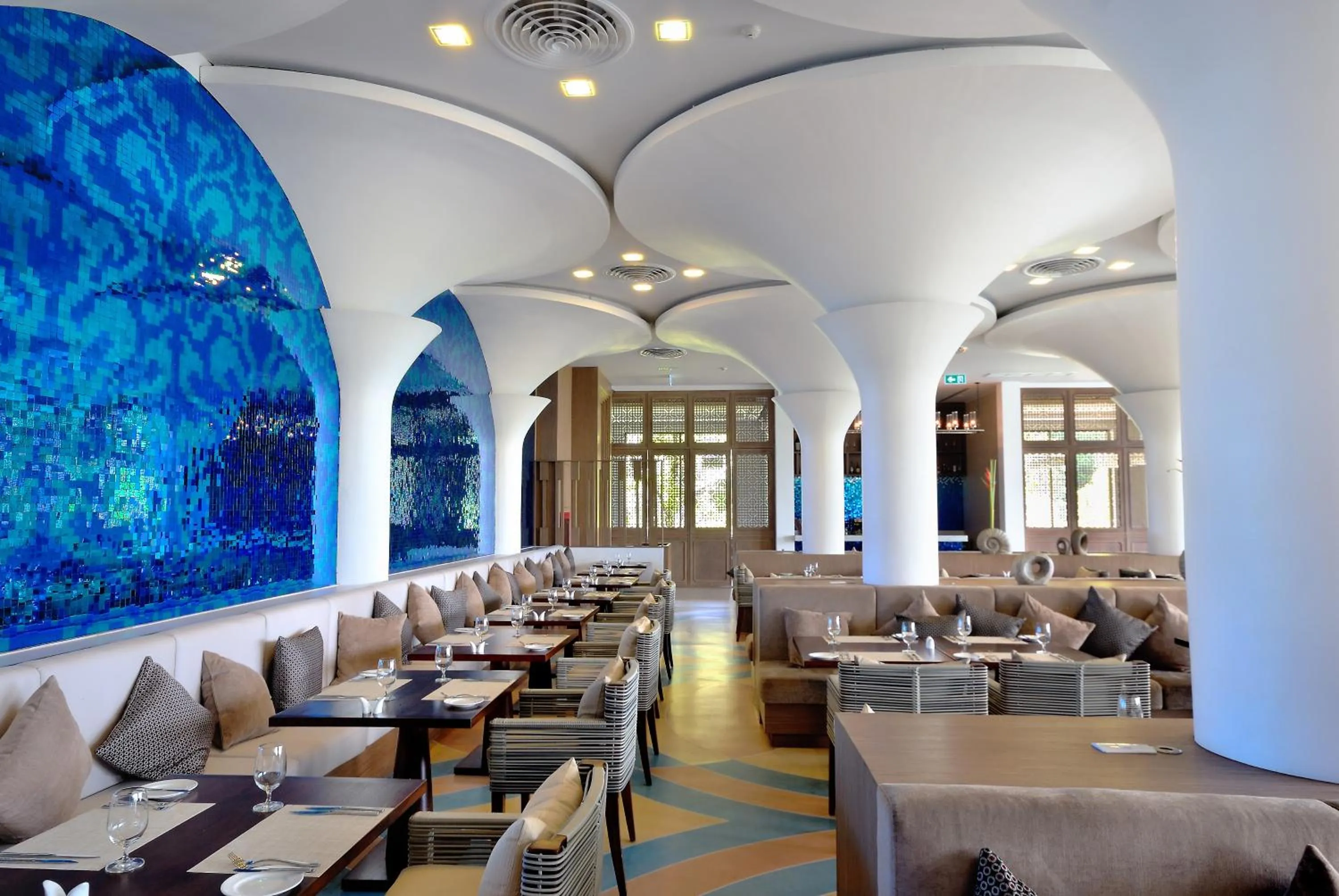 Restaurant/places to eat in Avista Hideaway Phuket Patong - MGallery