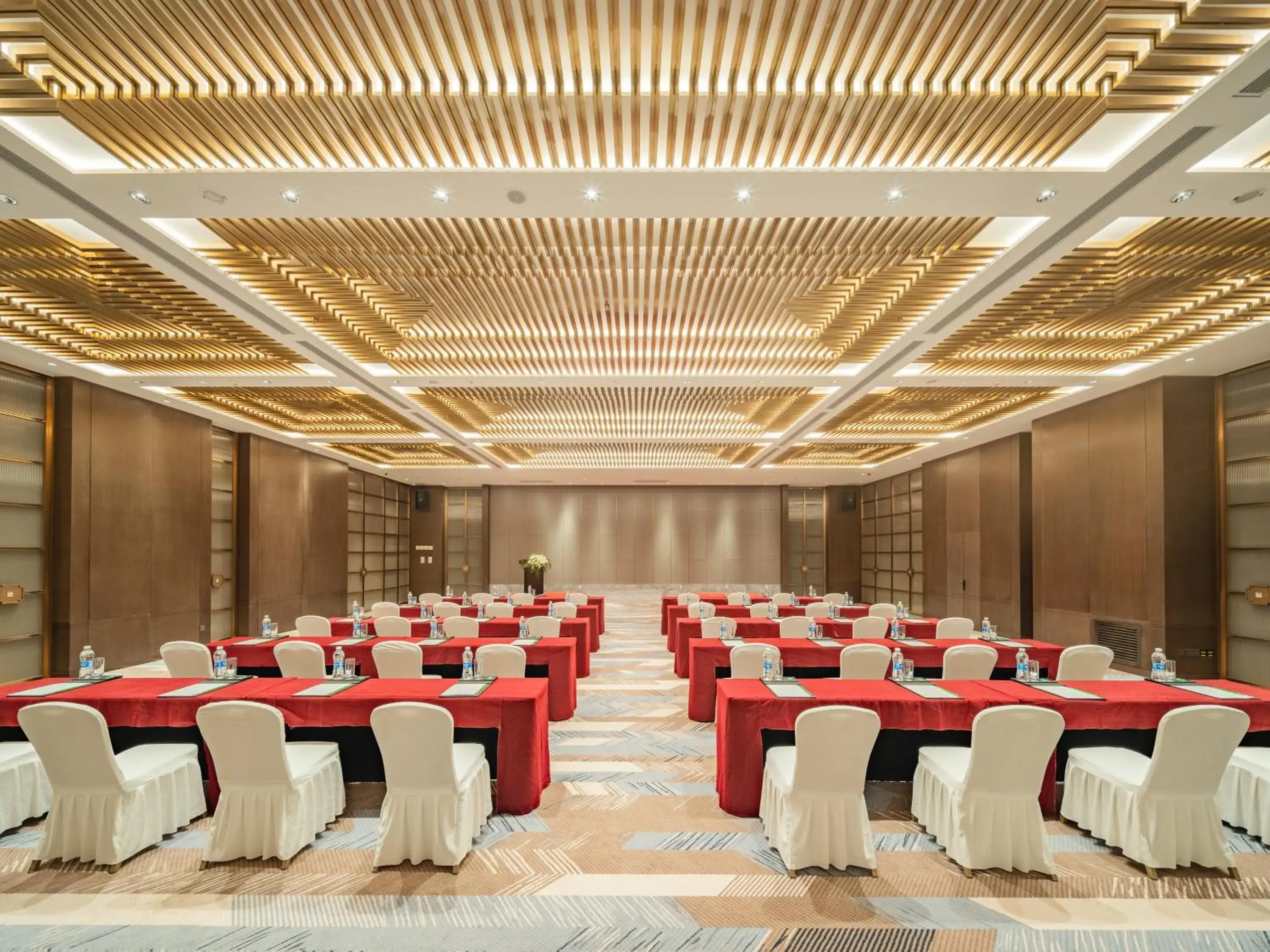 Meeting/conference room in Holiday Inn Zhengzhou Zhongzhou, an IHG Hotel