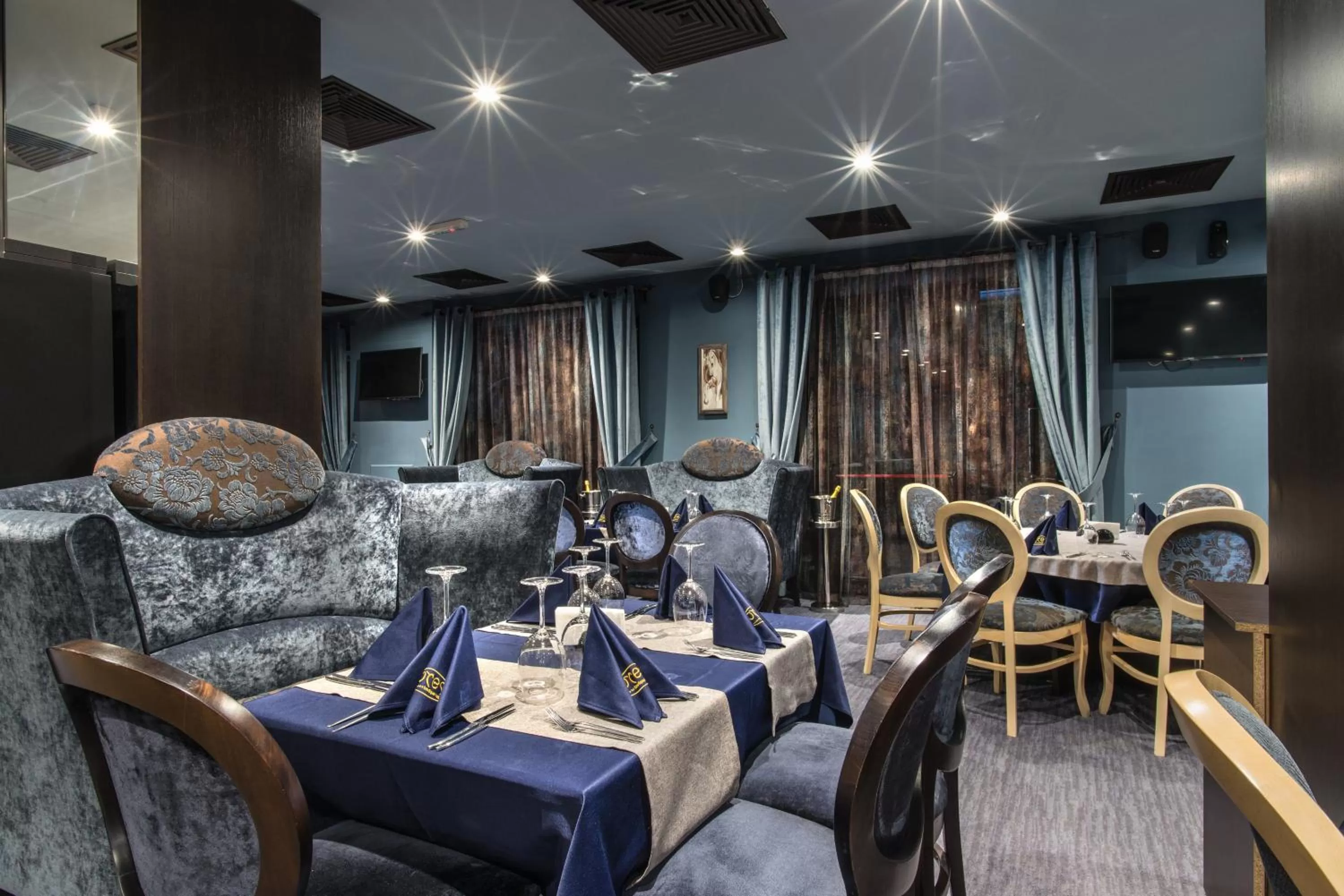 Restaurant/places to eat in Ores Boutique Hotel