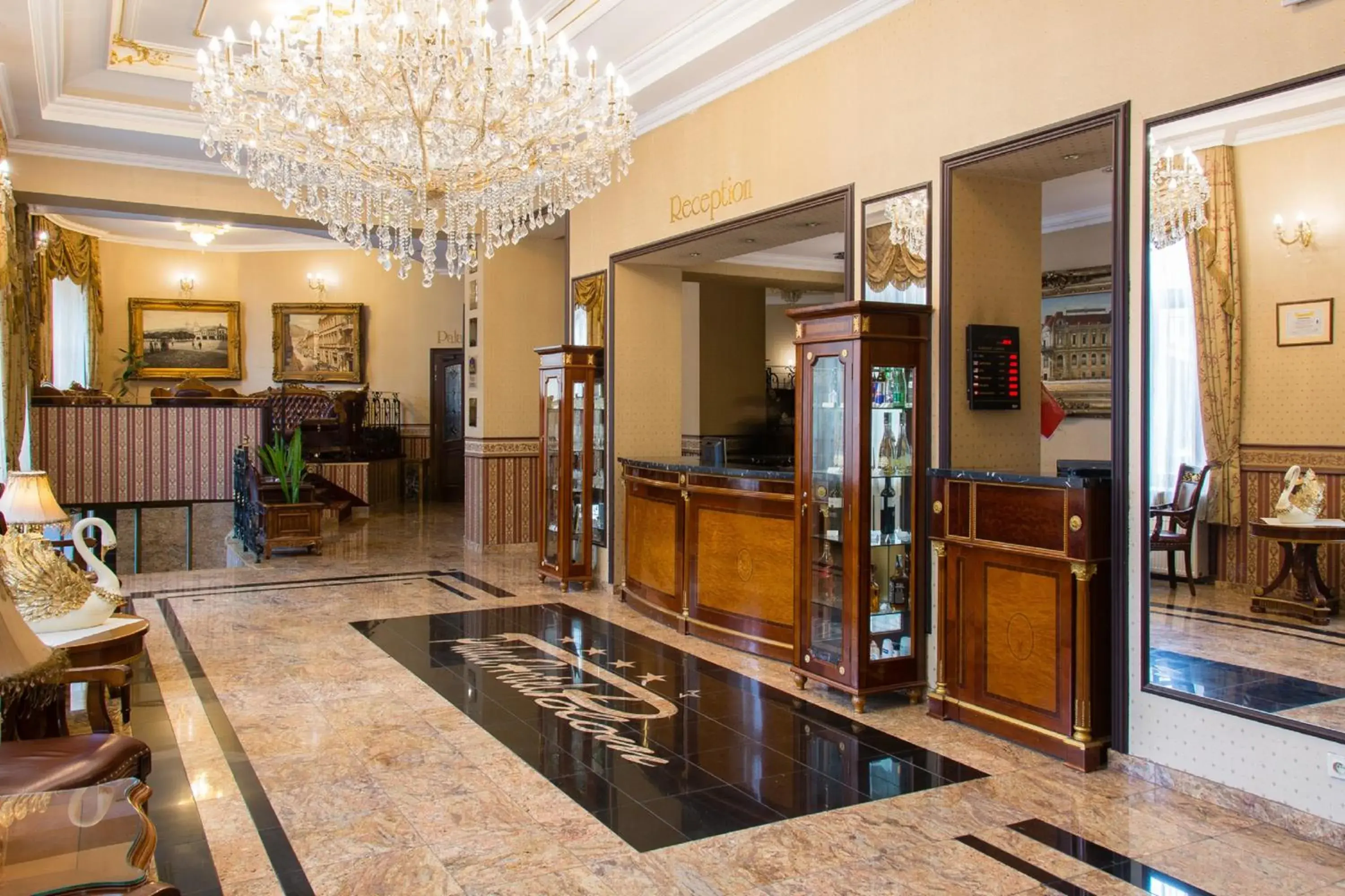 Lobby or reception in Palace Hotel Polom