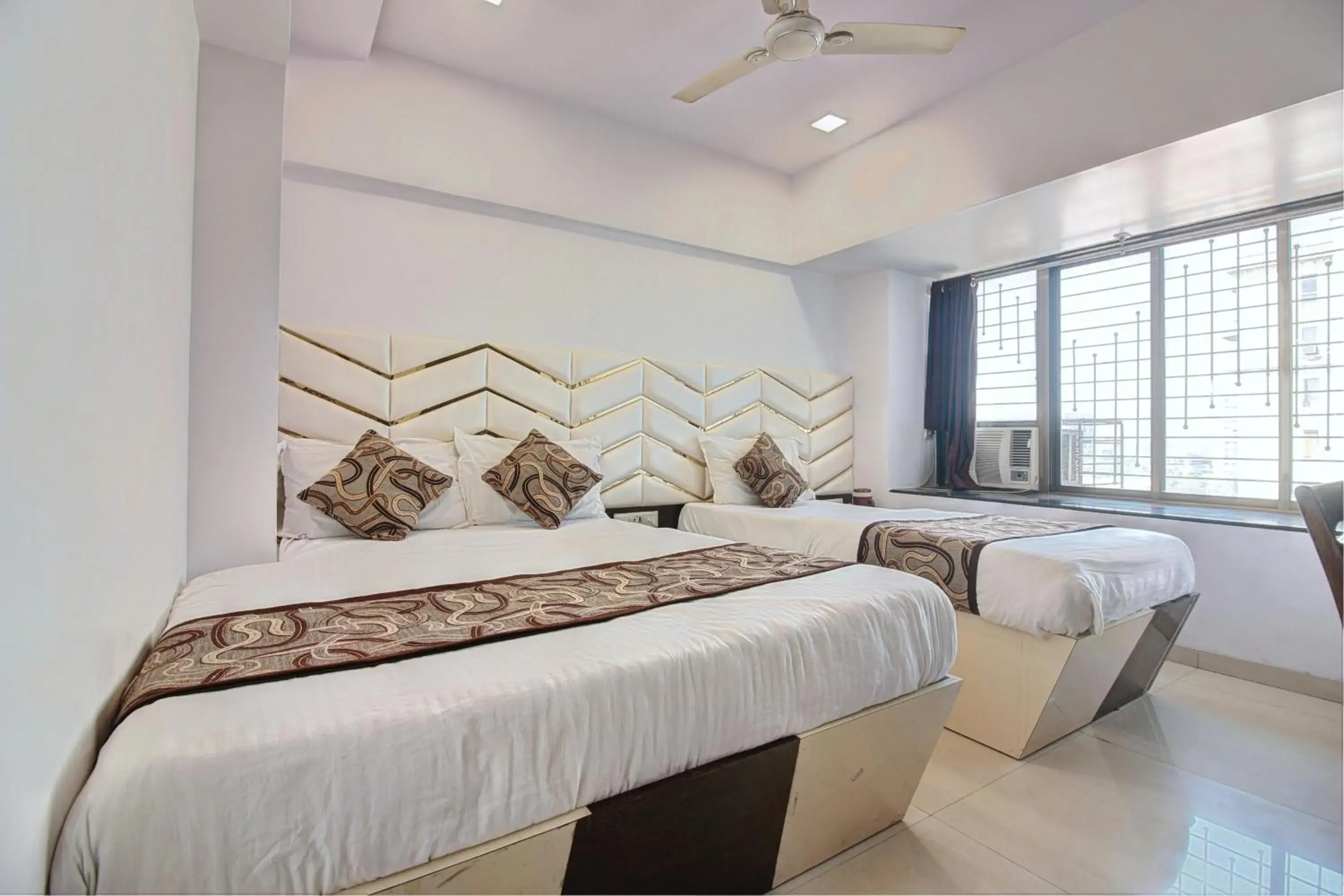 Classic Triple Room in Hotel City View Classic Triple Room in Hotel City View