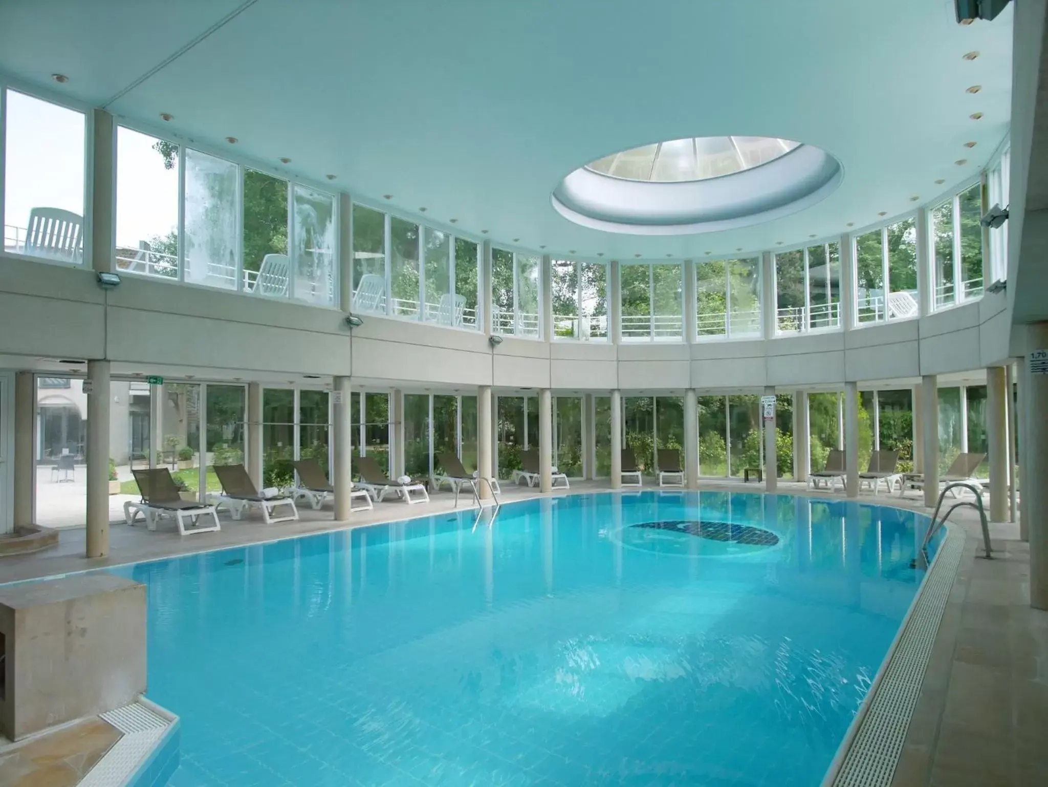 Swimming Pool in Holiday Inn Resort Le Touquet