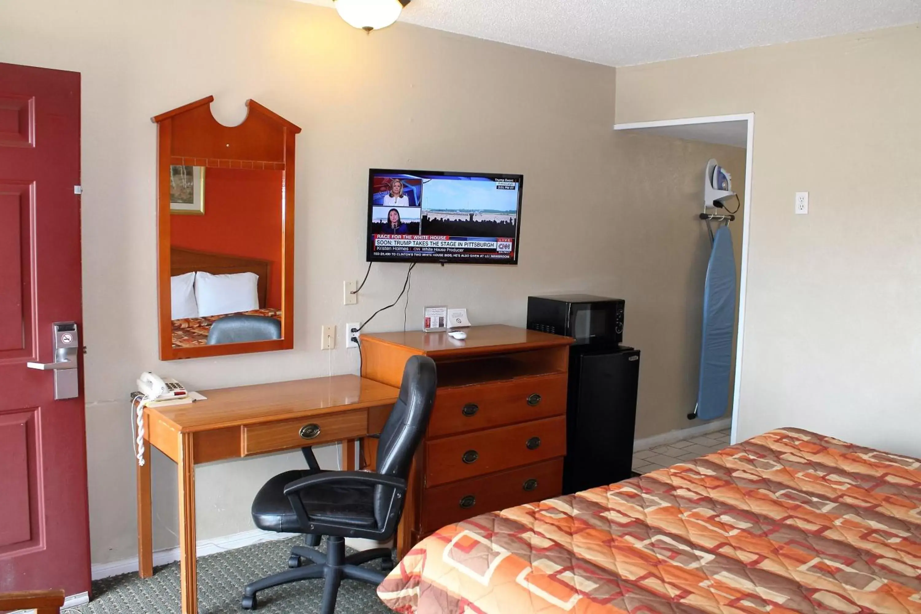 TV and multimedia, TV/Entertainment Center in Continental Inn and Suites